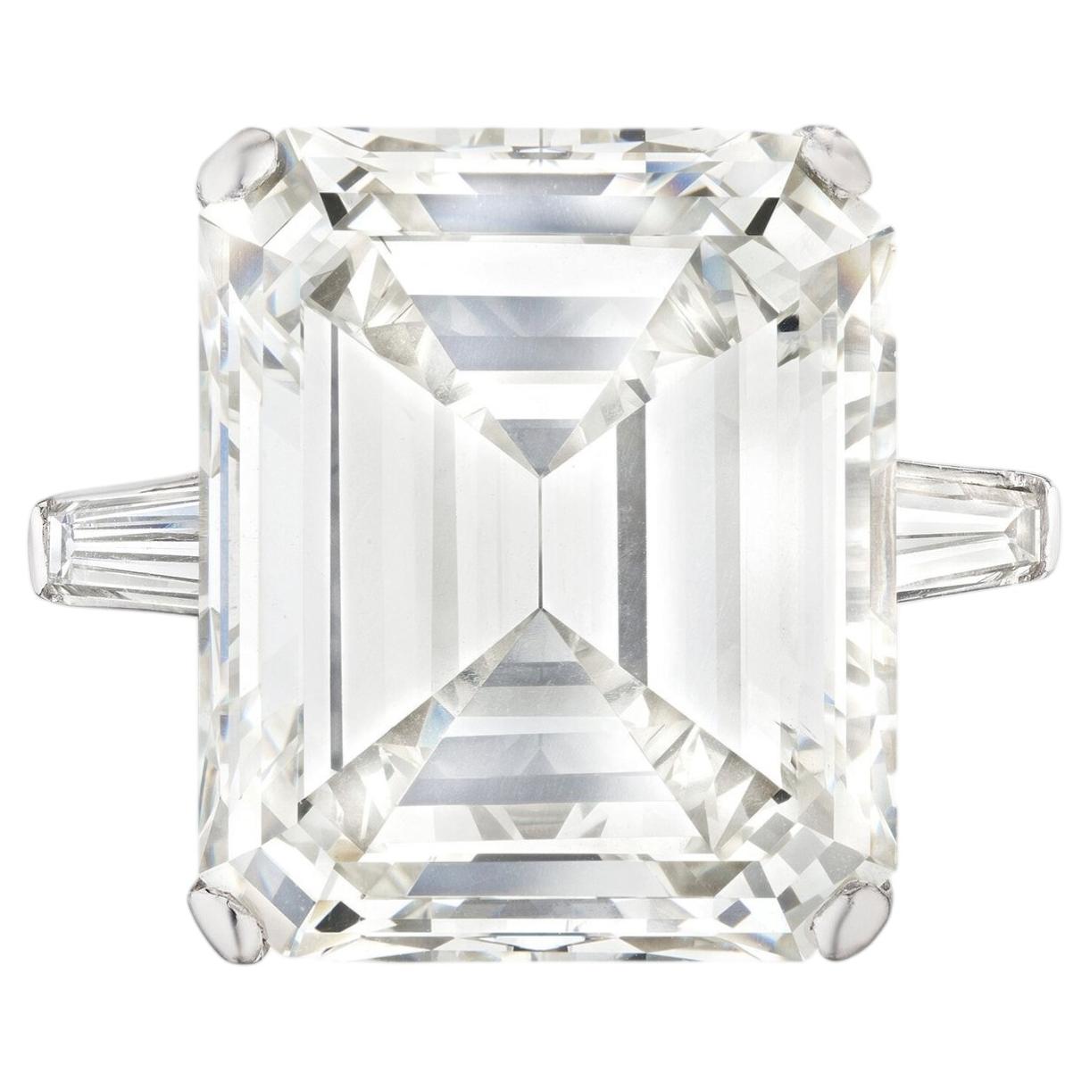 12 Carat Emerald-cut Statement / J color VVS 14K White Gold Diamond Ring For Sale