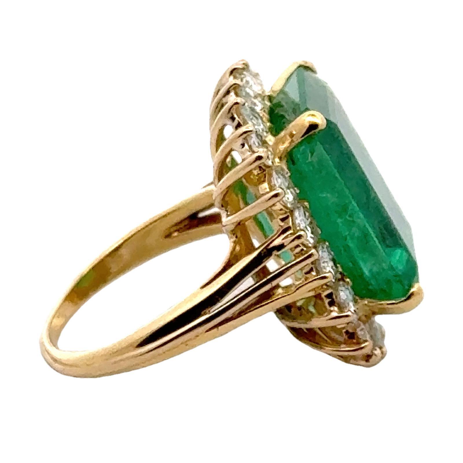 Modern 12-Carat Emerald Diamond 18 Karat Yellow Gold Vintage Cocktail Ring For Sale