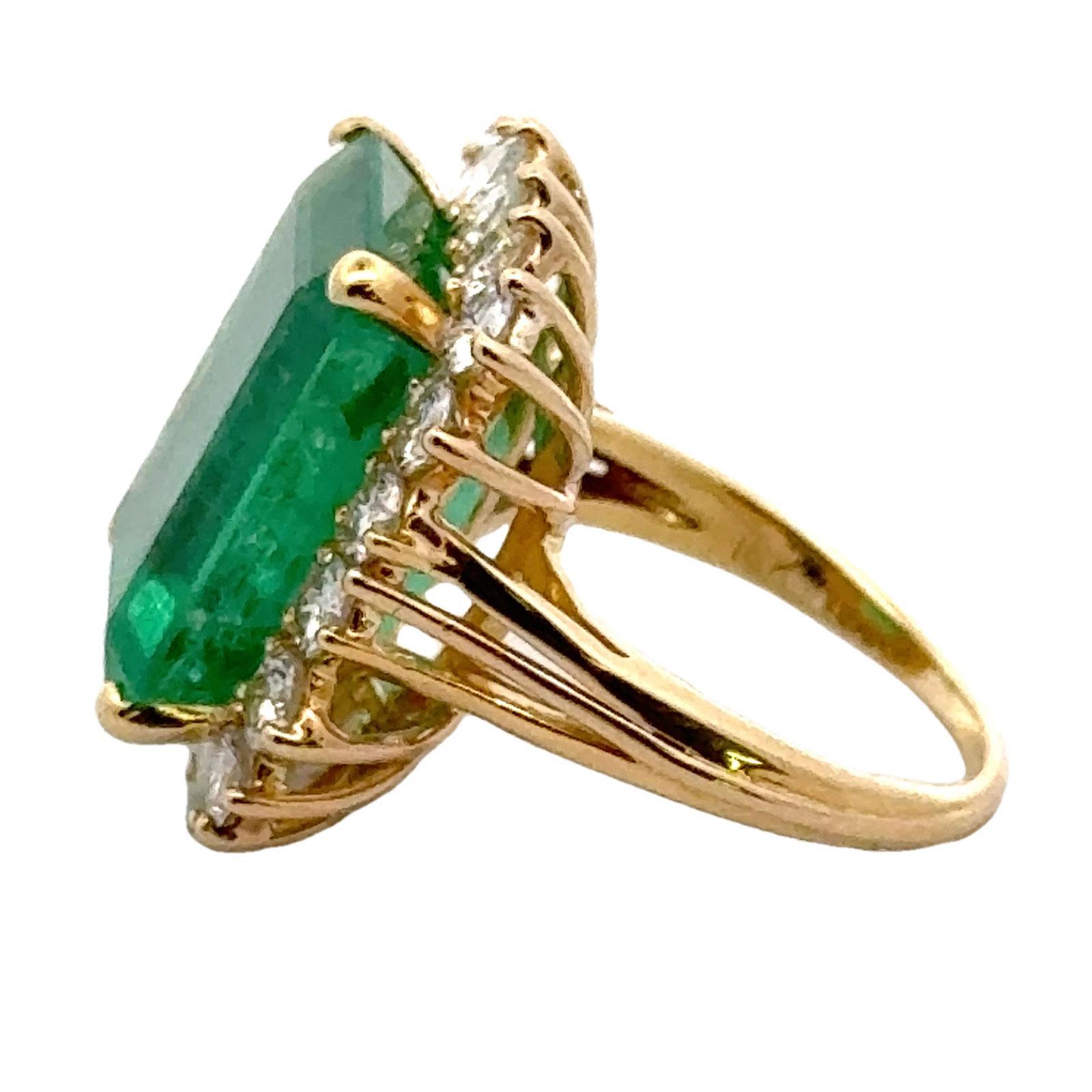 Women's 12-Carat Emerald Diamond 18 Karat Yellow Gold Vintage Cocktail Ring For Sale