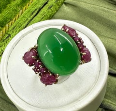 12 Carat Green Onyx 4.5 Carat Carved Ruby Cocktail Ring 14 Karat Gold Retro