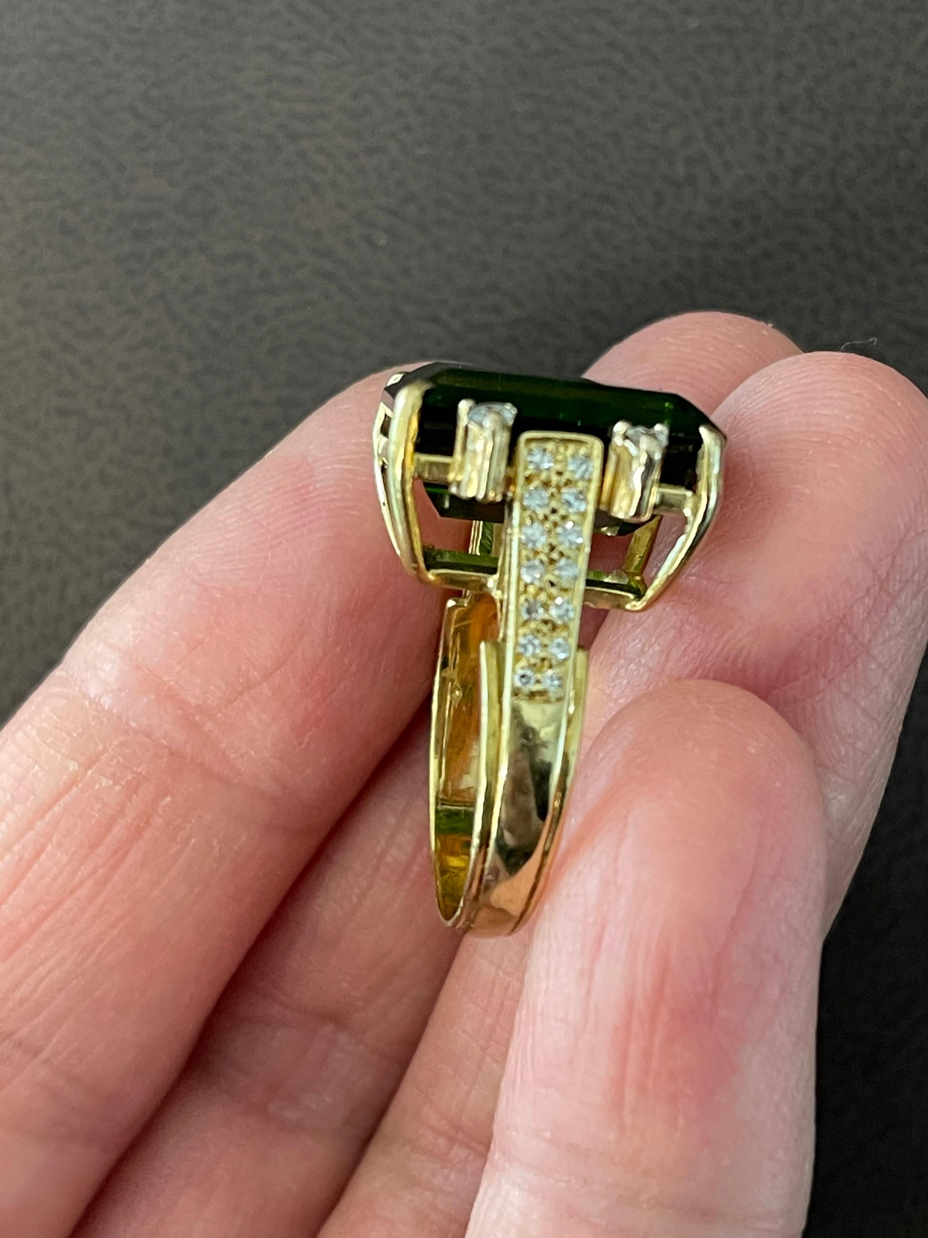 12 + Carat Green Tourmaline and 0.50 Ct Diamond Cocktail Ring 18K Yellow Gold 10