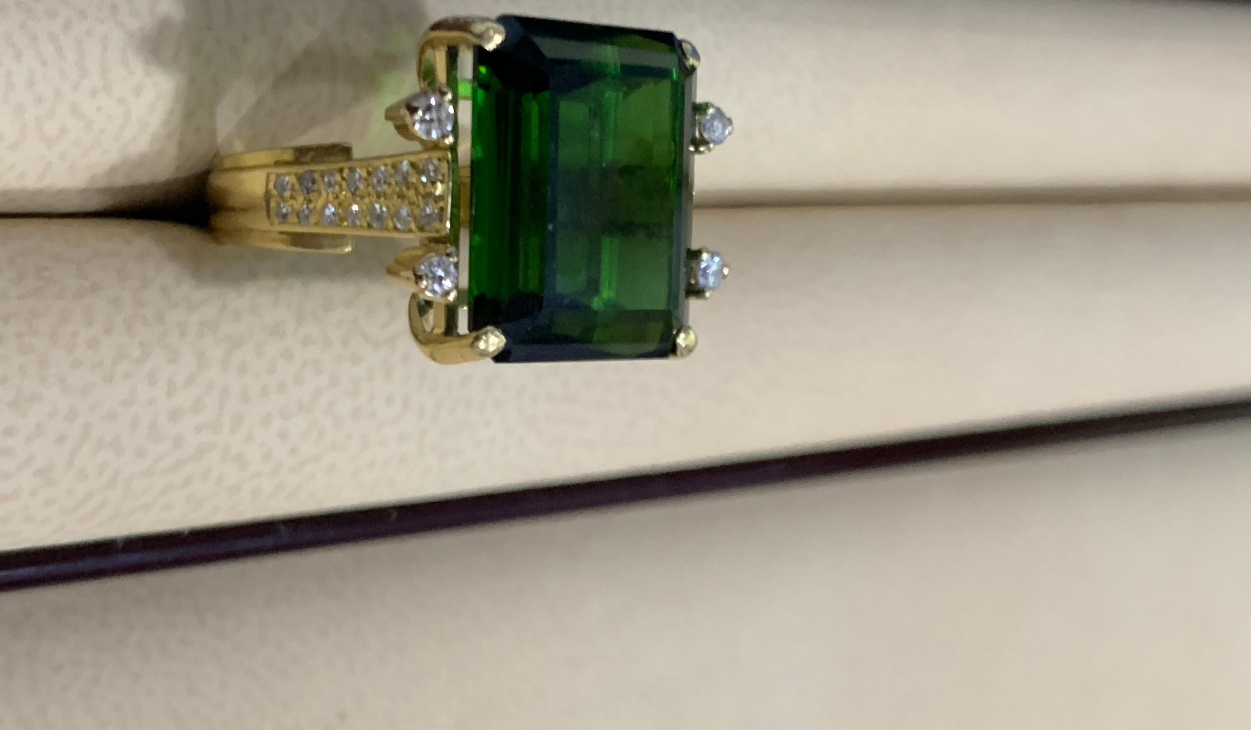 Women's 12 + Carat Green Tourmaline and 0.50 Ct Diamond Cocktail Ring 18K Yellow Gold