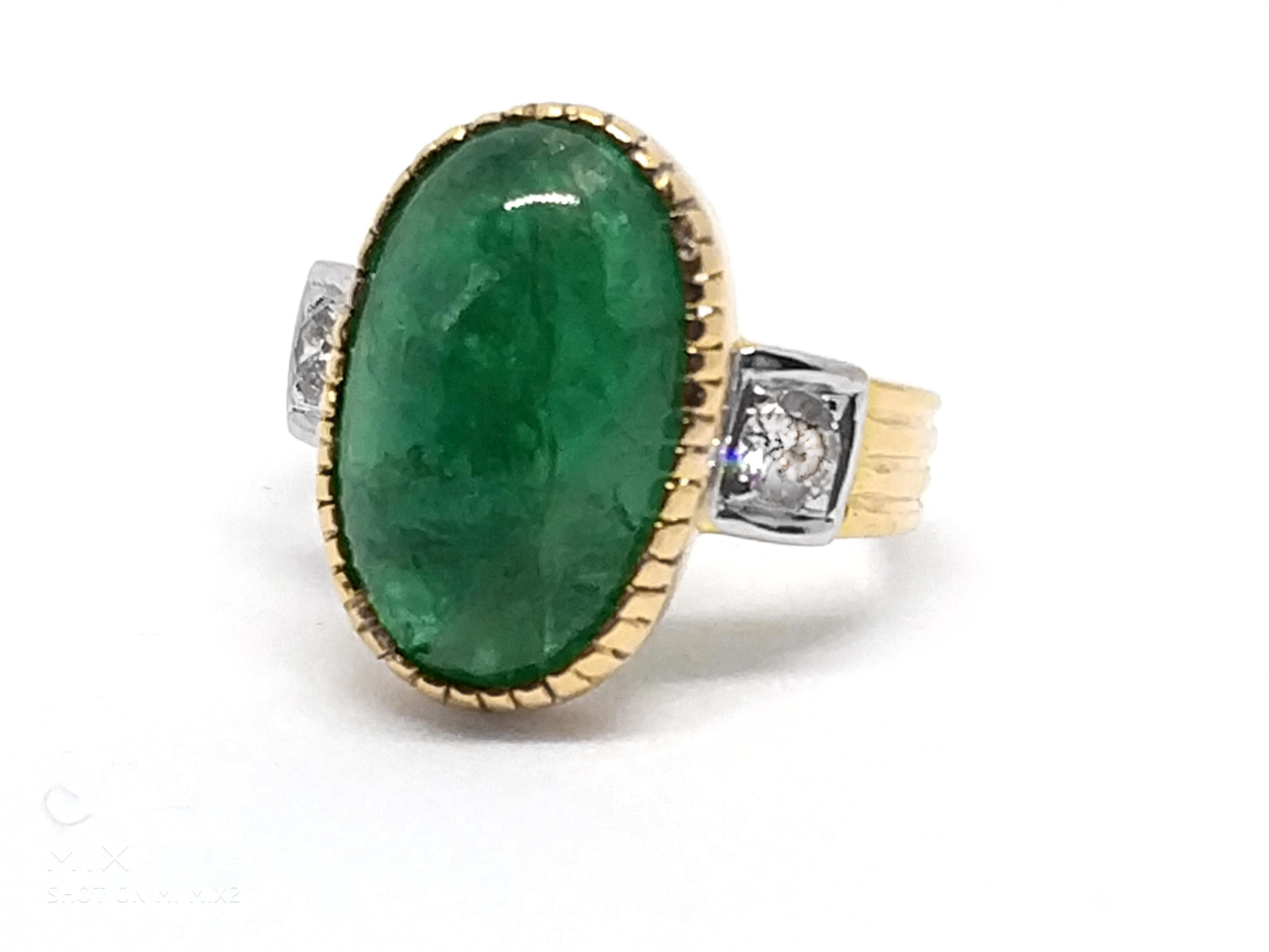 12 Carat Intense Green Emerald and Diamond Ring, circa 1940 For Sale 3