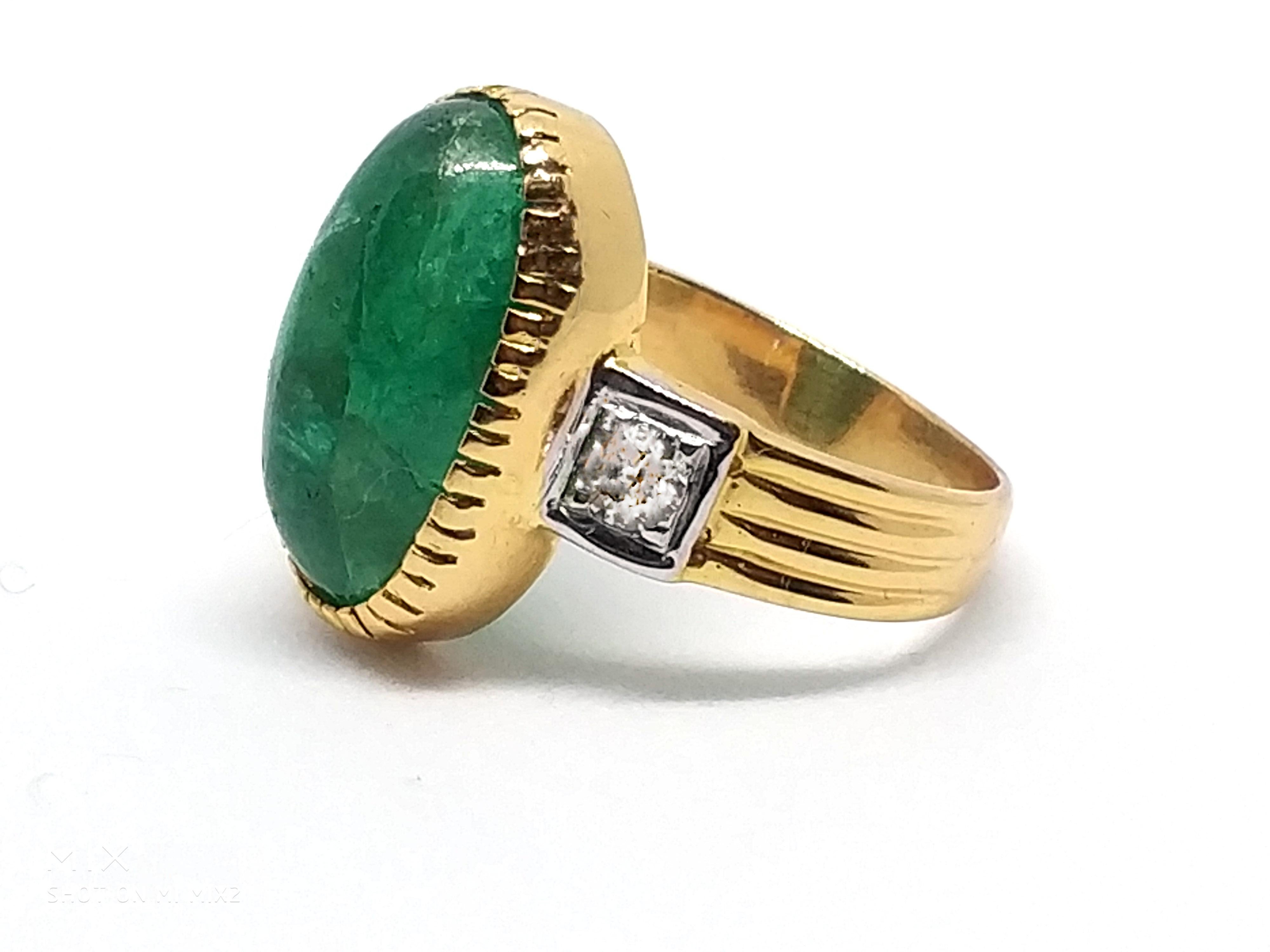 12 Carat Intense Green Emerald and Diamond Ring, circa 1940 For Sale 2