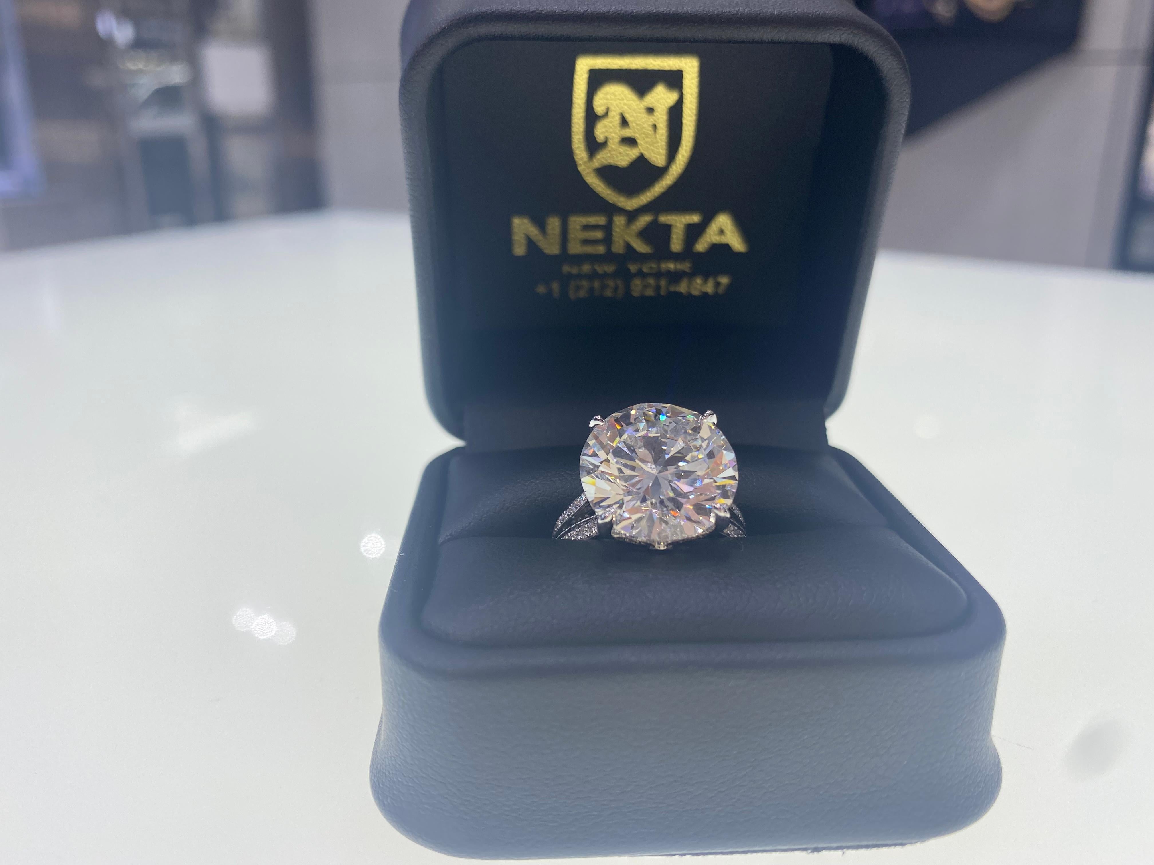 Bague de fiançailles en diamant de 12 carats sans défaut interne, certifié GIA, de couleur E Neuf - En vente à New York, NY