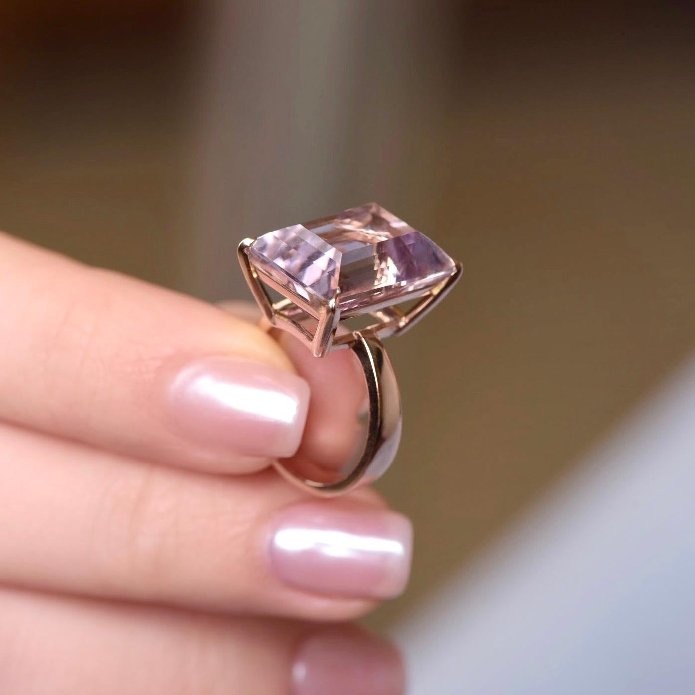 12 Carat Natural Amethyst Rose de France 14 Karat Rose Gold Cocktail Ring In New Condition For Sale In Singapore, SG