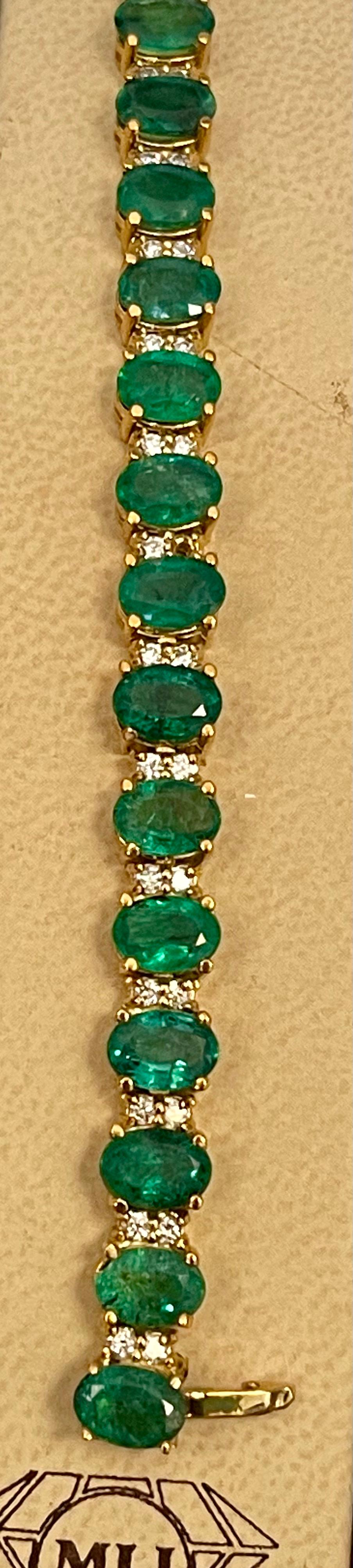12 Carat Natural Emerald & 2.8 Carat Diamond Tennis Bracelet 14 Kt Yellow Gold In New Condition For Sale In New York, NY