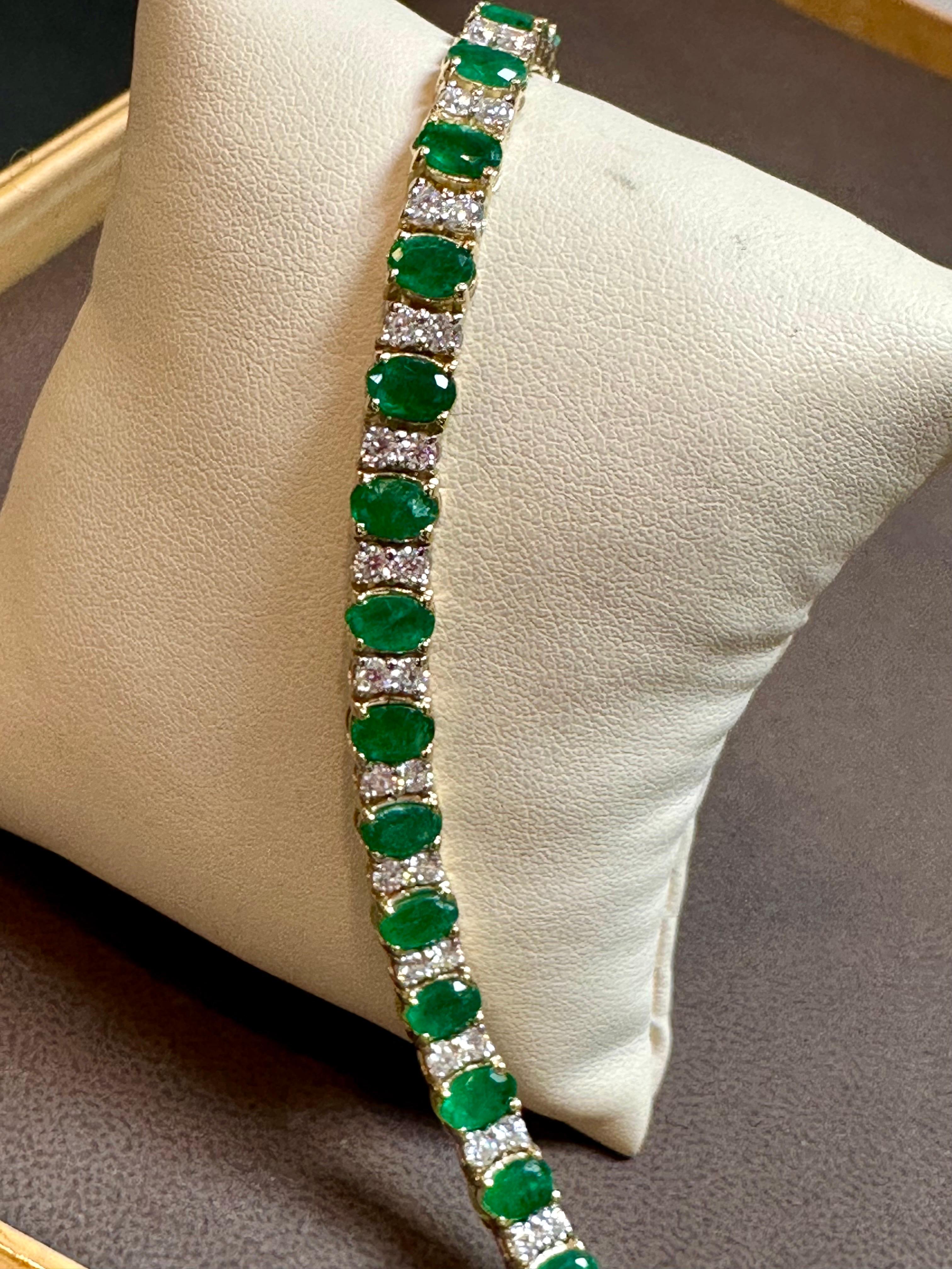 12 Carat Natural Emerald & 2.8 Carat Diamond Tennis Bracelet 14 Kt Yellow Gold For Sale 3
