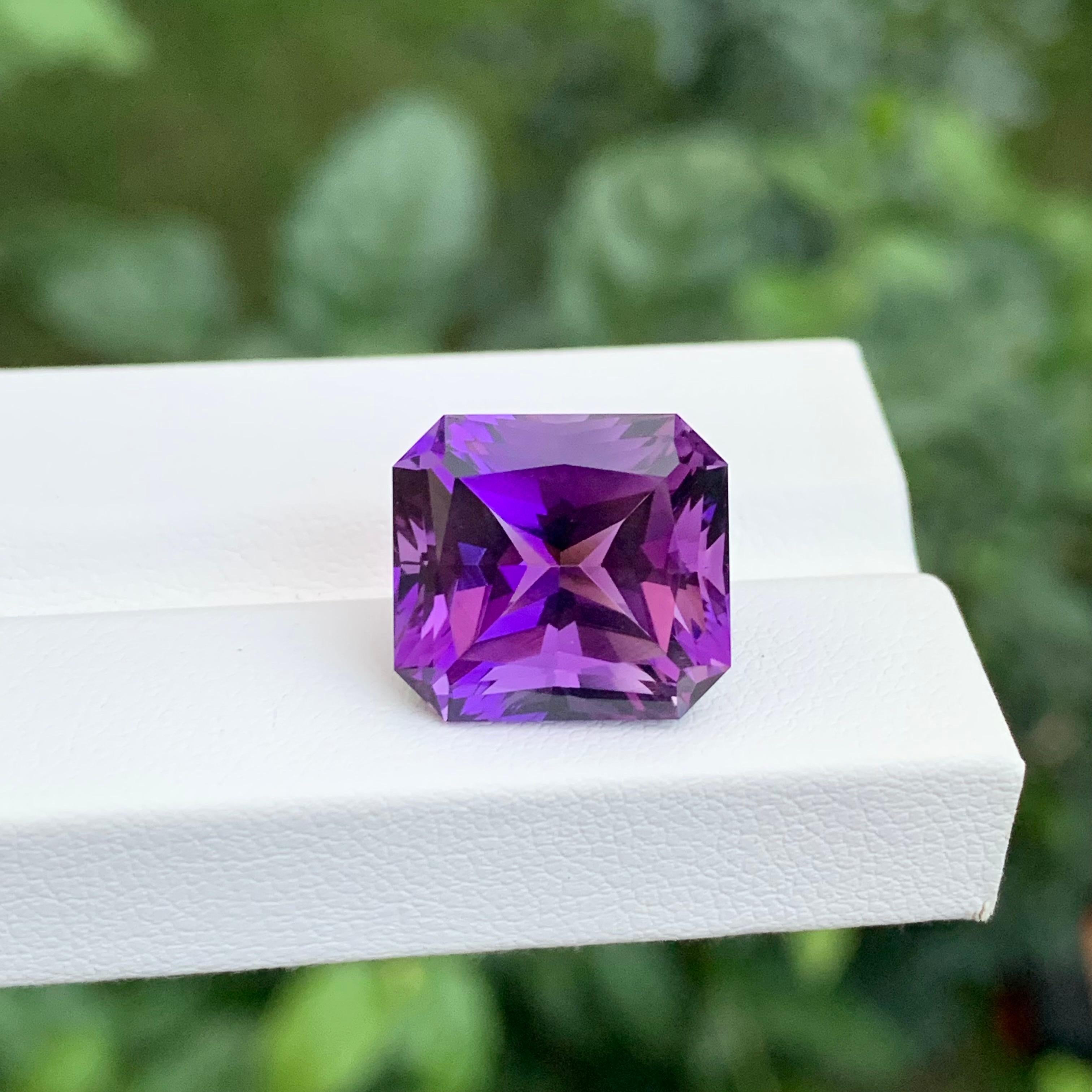 12 Carat Natural Loose Deep Purple Amethyst Emerald Shape Gemstone In New Condition For Sale In Peshawar, PK