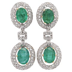 Boucles d'oreilles pendantes en or blanc 18 carats, émeraude ovale naturelle de 12 carats et diamants taillés en rose