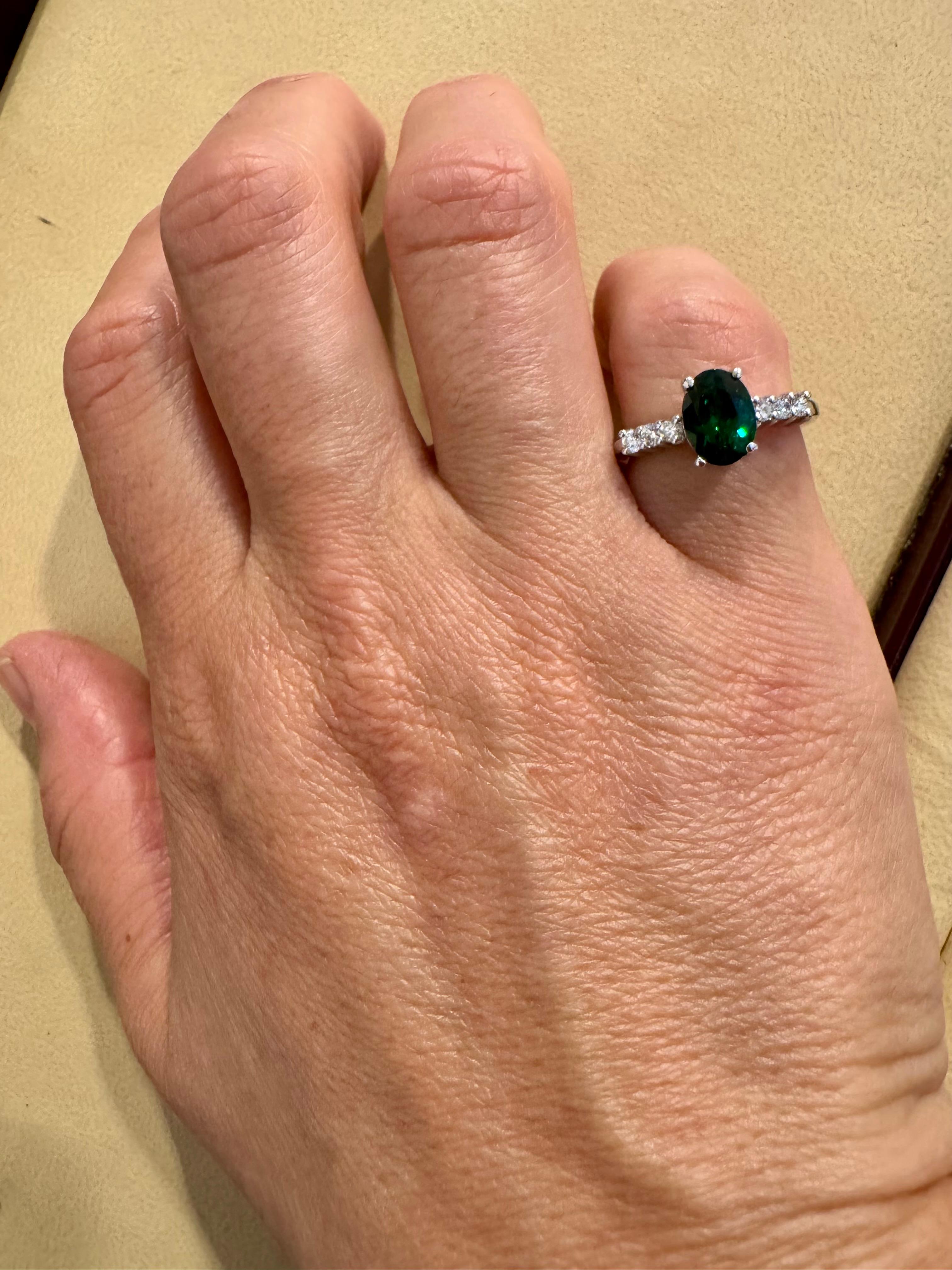 Tourmaline verte ovale naturelle de 1,2 carat + diamant  Bague en or jaune 14 carats en vente 10