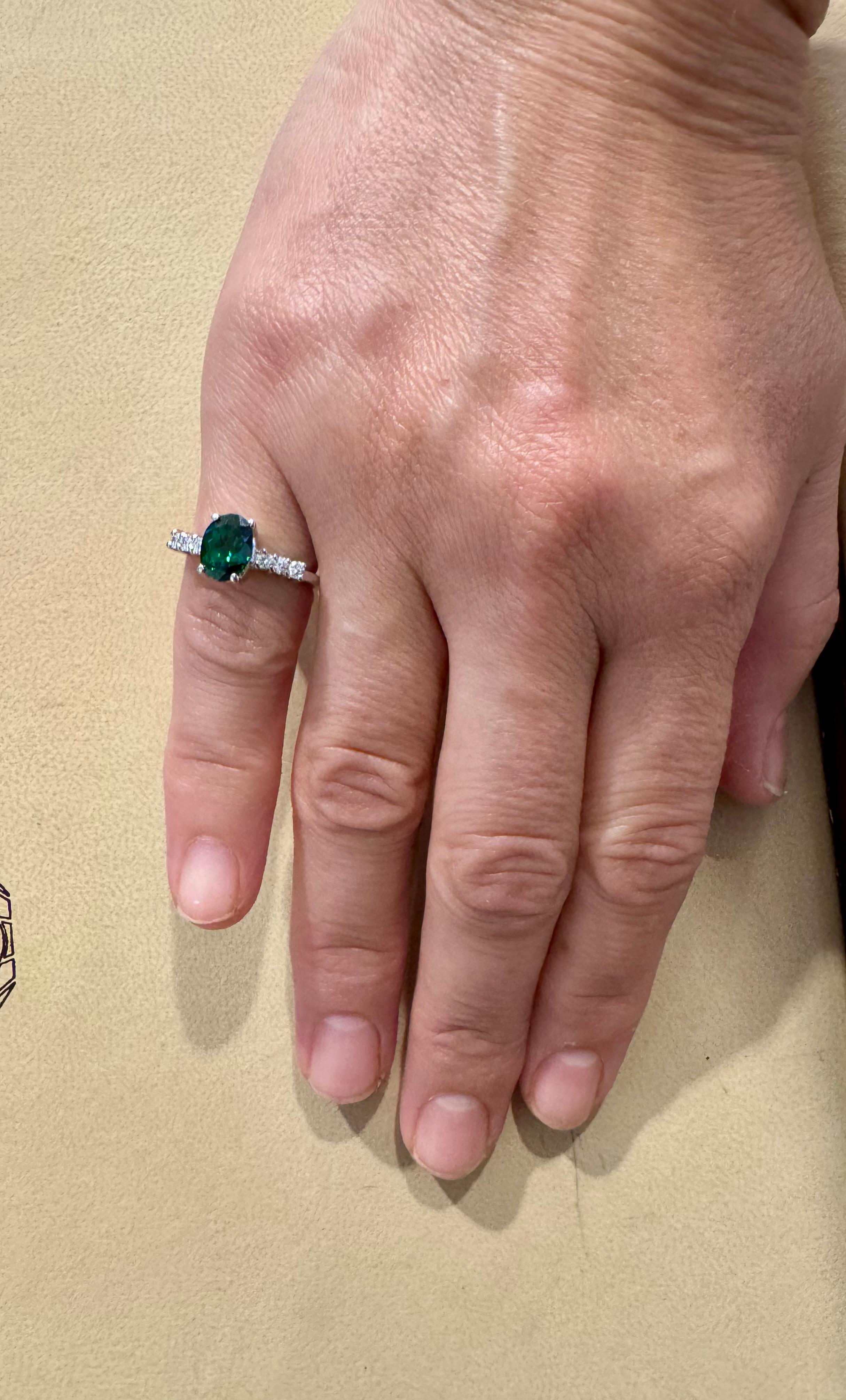 Tourmaline verte ovale naturelle de 1,2 carat + diamant  Bague en or jaune 14 carats en vente 12