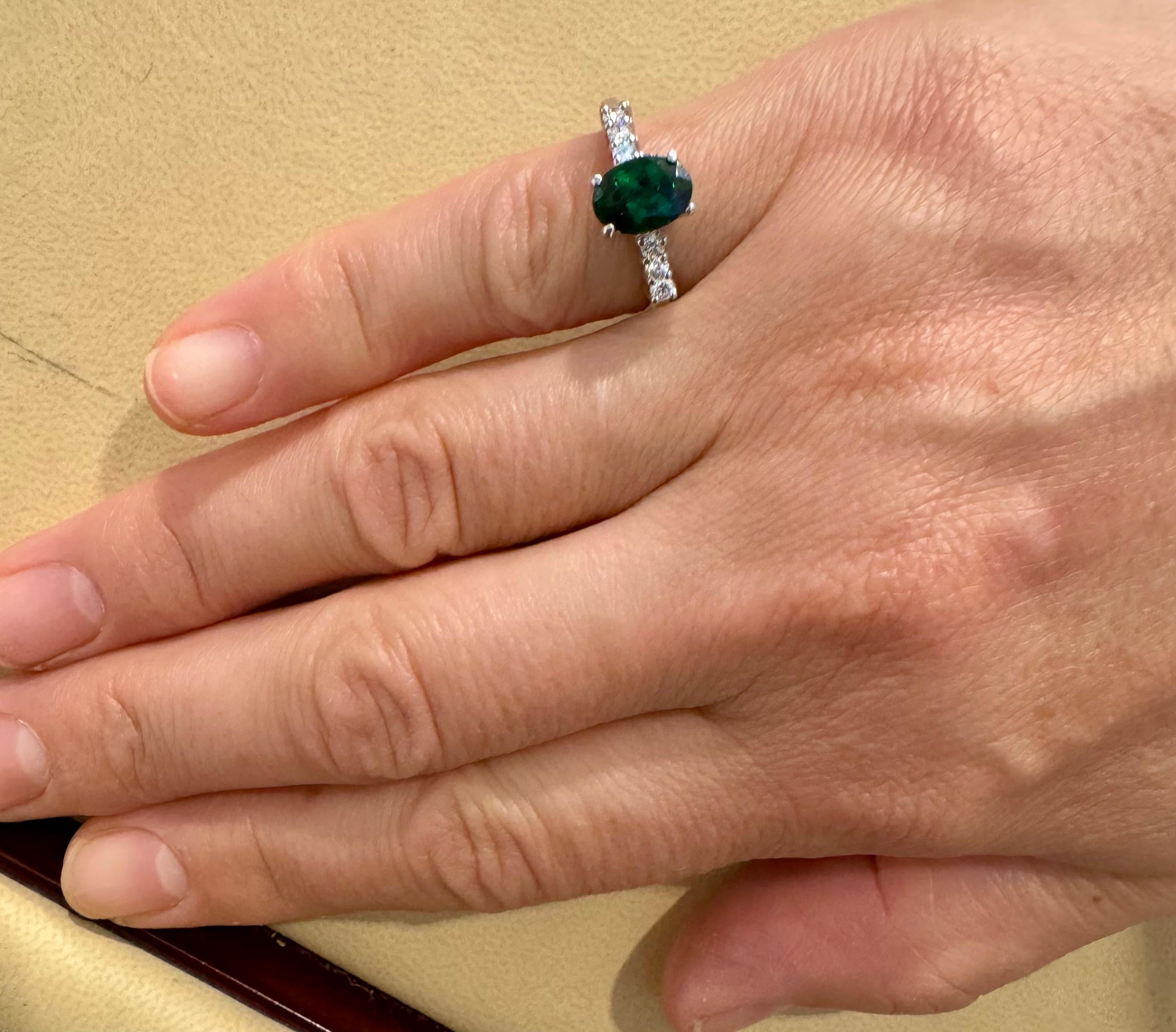 Tourmaline verte ovale naturelle de 1,2 carat + diamant  Bague en or jaune 14 carats en vente 13