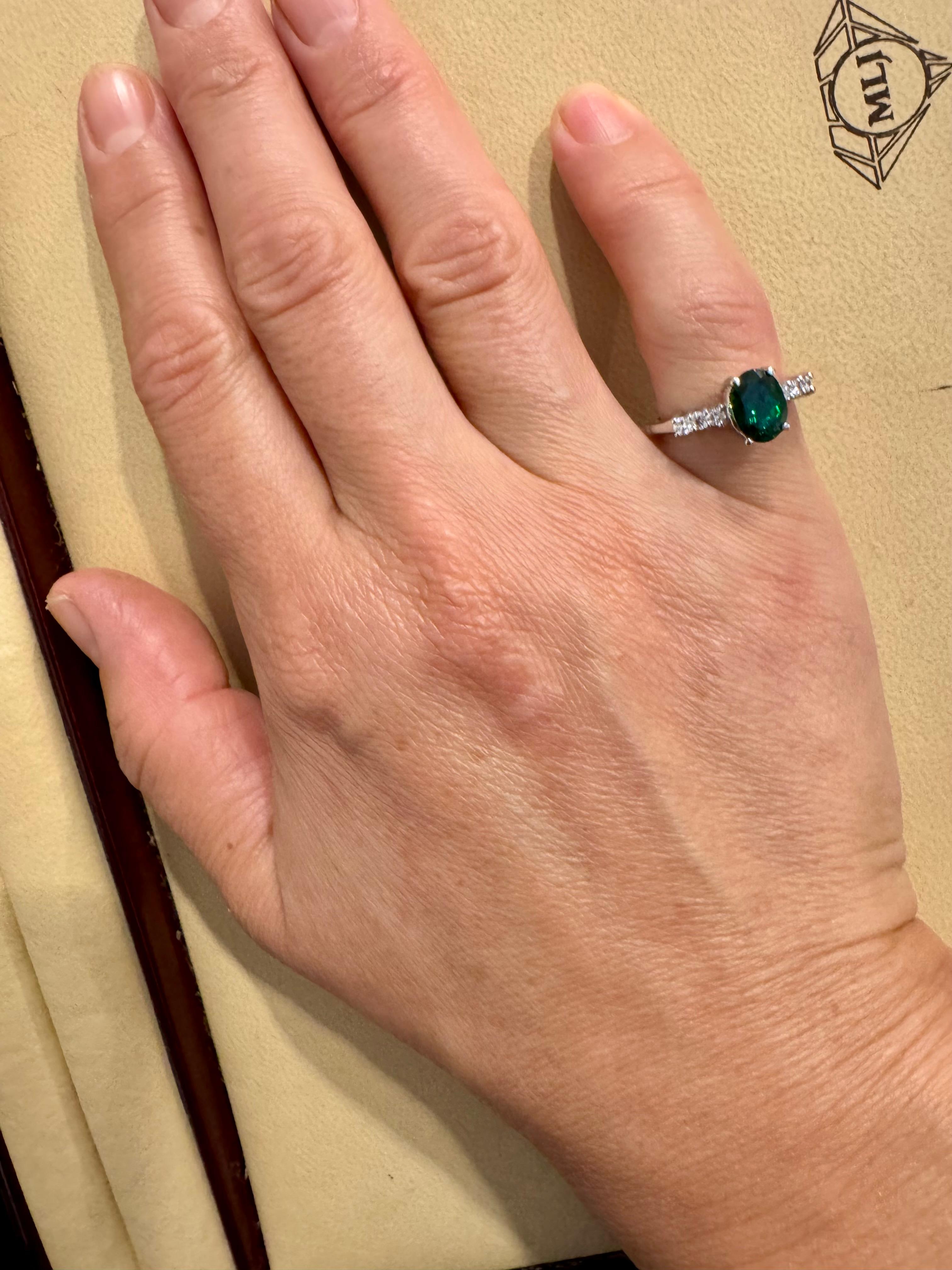 Tourmaline verte ovale naturelle de 1,2 carat + diamant  Bague en or jaune 14 carats en vente 15