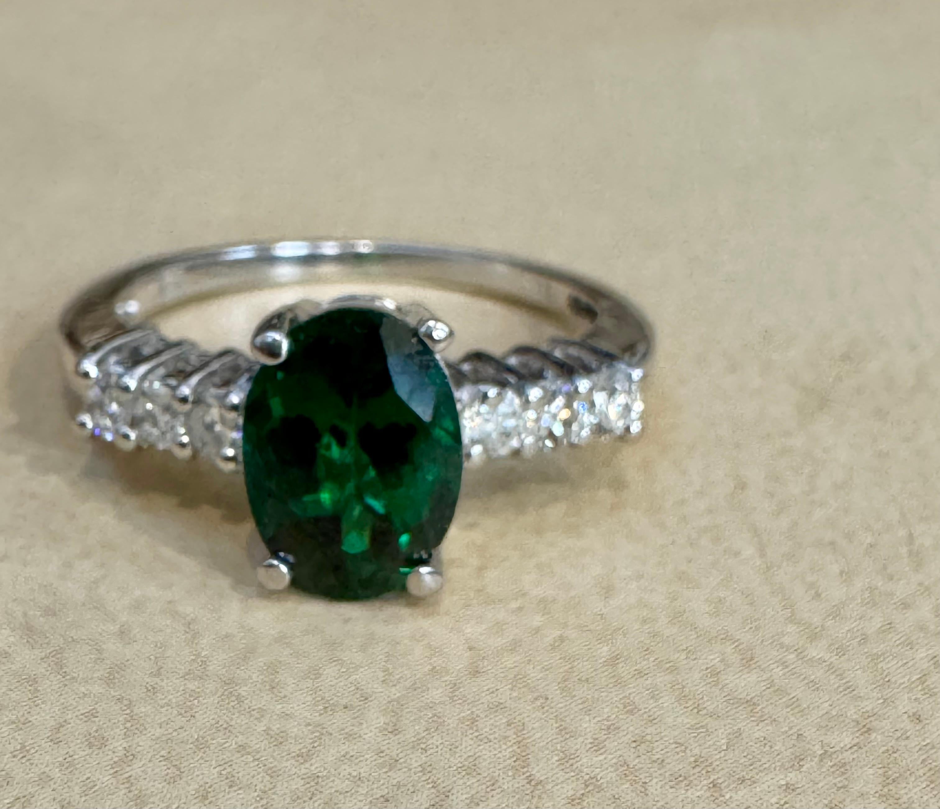Tourmaline verte ovale naturelle de 1,2 carat + diamant  Bague en or jaune 14 carats Excellent état - En vente à New York, NY