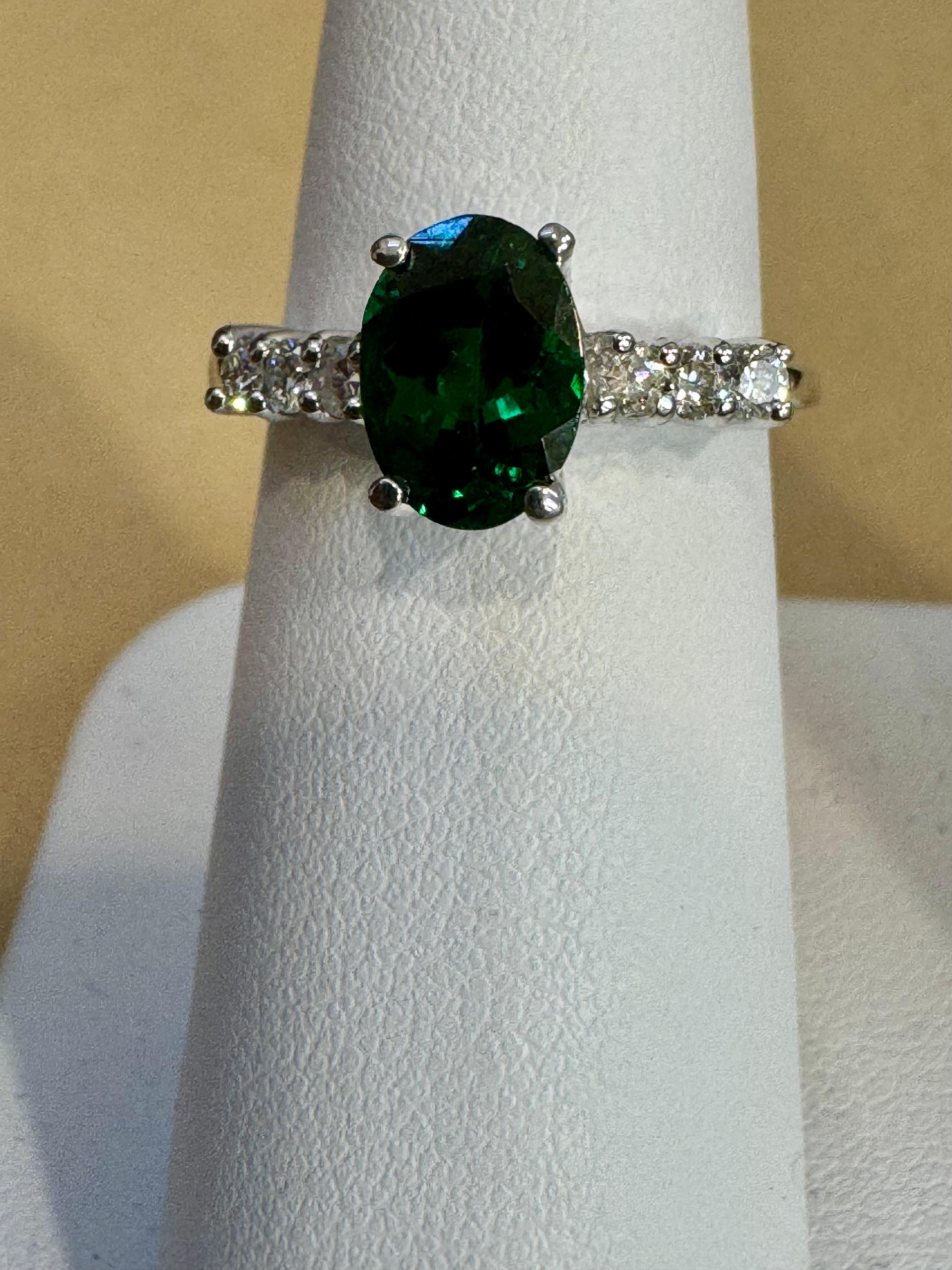 Tourmaline verte ovale naturelle de 1,2 carat + diamant  Bague en or jaune 14 carats Pour femmes en vente