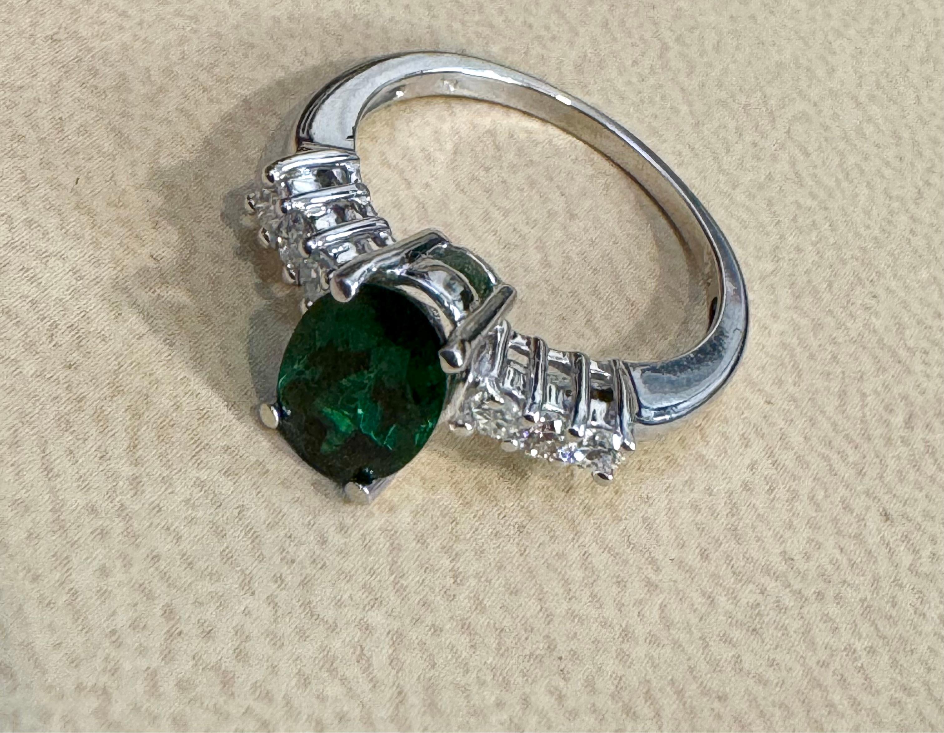 Tourmaline verte ovale naturelle de 1,2 carat + diamant  Bague en or jaune 14 carats en vente 2