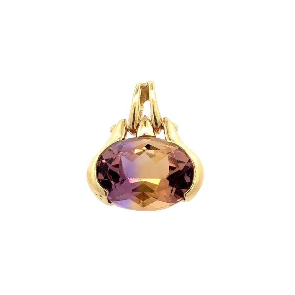 Tout simplement magnifique ! Collier à breloques en or avec amétrine ovale finement détaillée. Amétrine ovale East West solidement sertie à la main, pesant environ 12 carats. Monture en or jaune 14K travaillée à la main. J'adore ce pendentif
