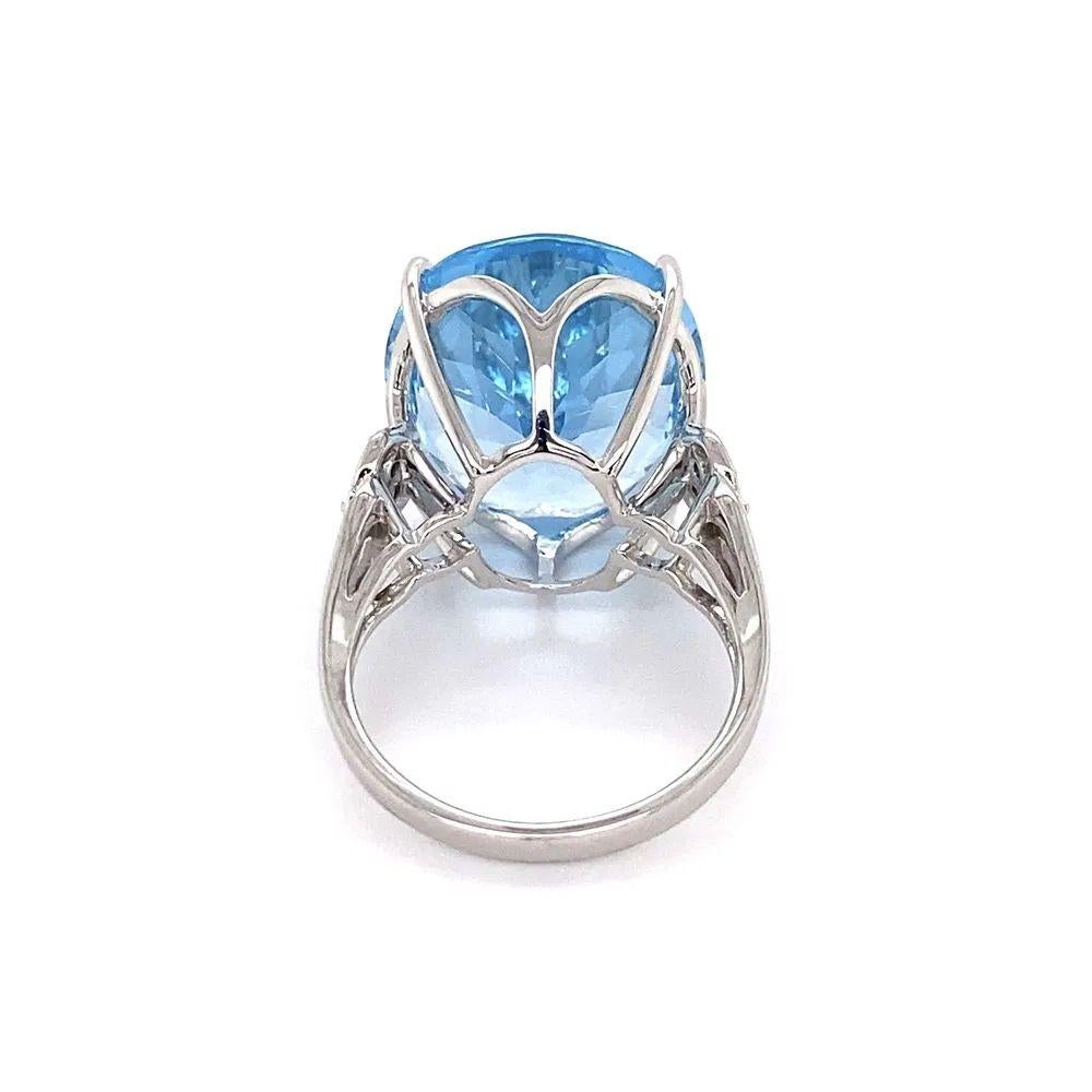 12 Carat Oval Blue Topaz and Sapphire Gold Solitaire Statement Cocktail Ring In Excellent Condition For Sale In Montreal, QC