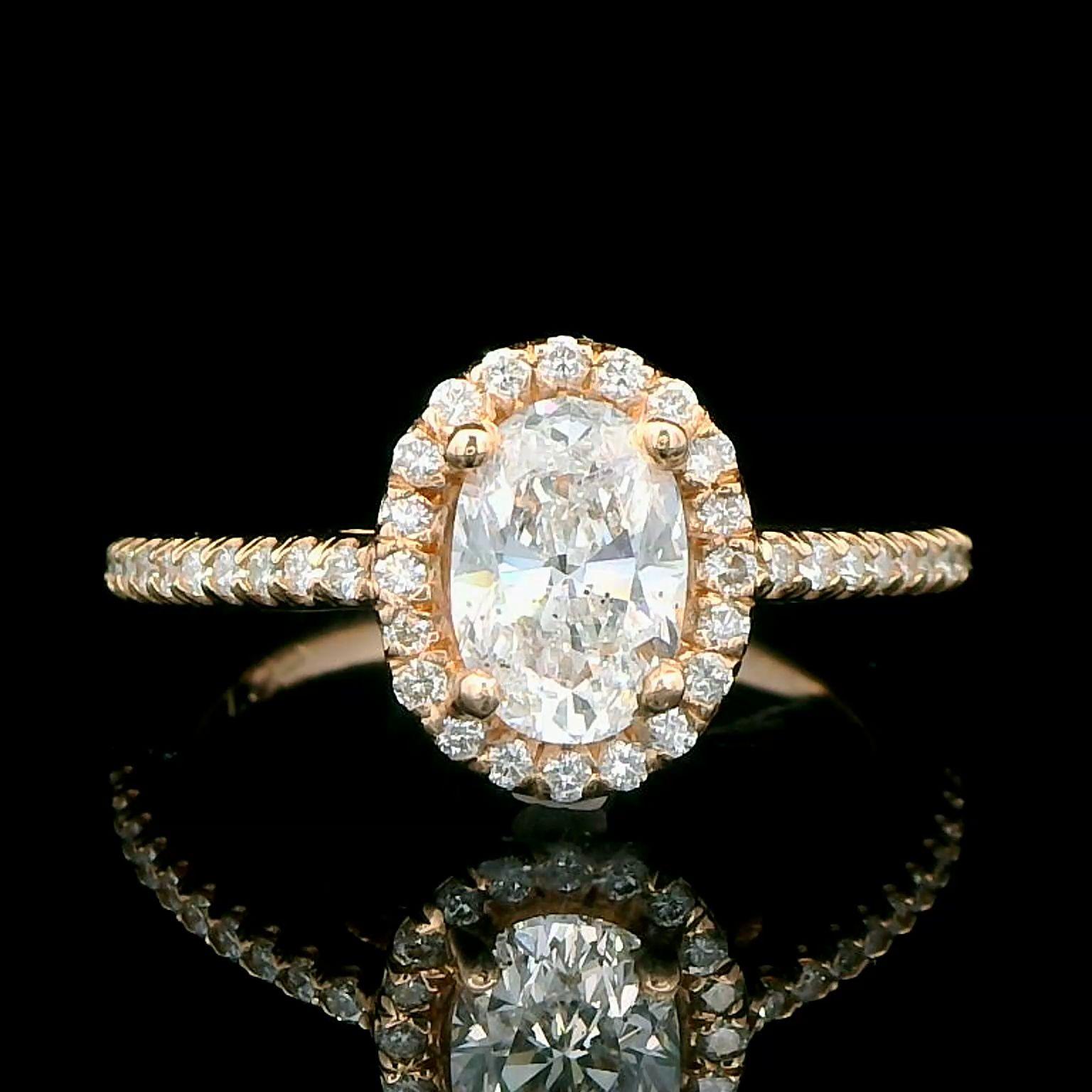 1.2 Carat Oval Diamond Halo Ring Set in Rose Gold In Good Condition For Sale In New York, NY