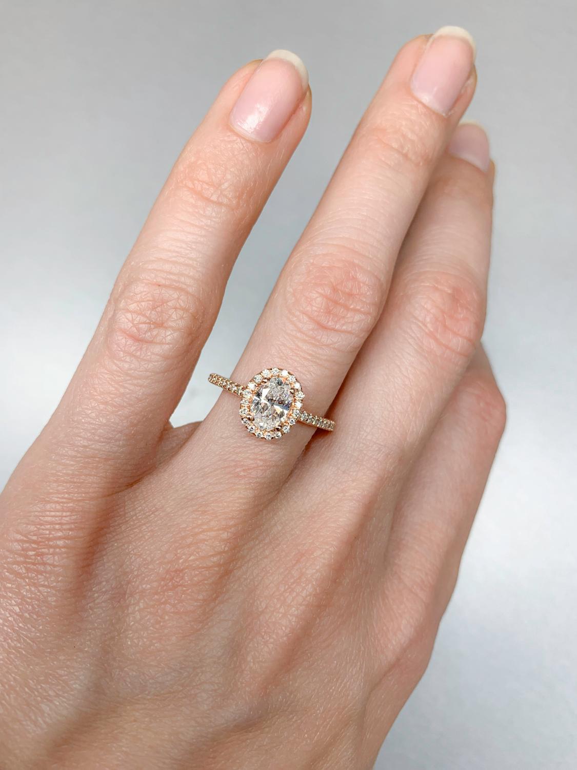 1.2 Carat Oval Diamond Halo Ring Set in Rose Gold For Sale 4