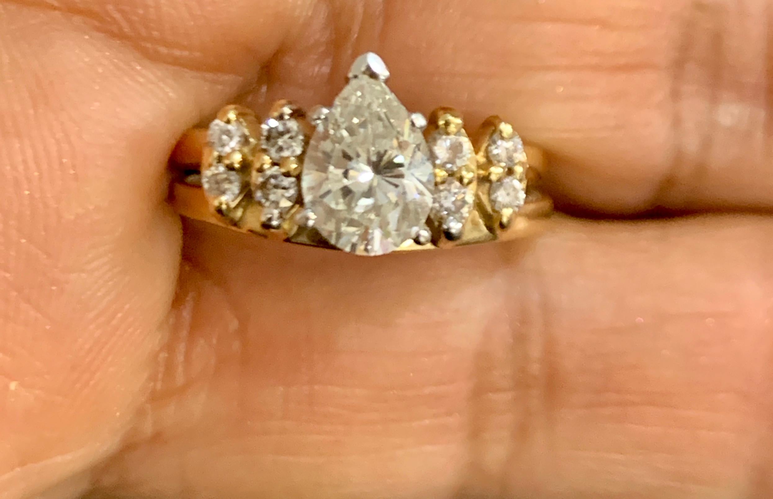 1.0 Carat Pear Shape Center Diamond Engagement 14 Karat Yellow Gold Ring For Sale 1