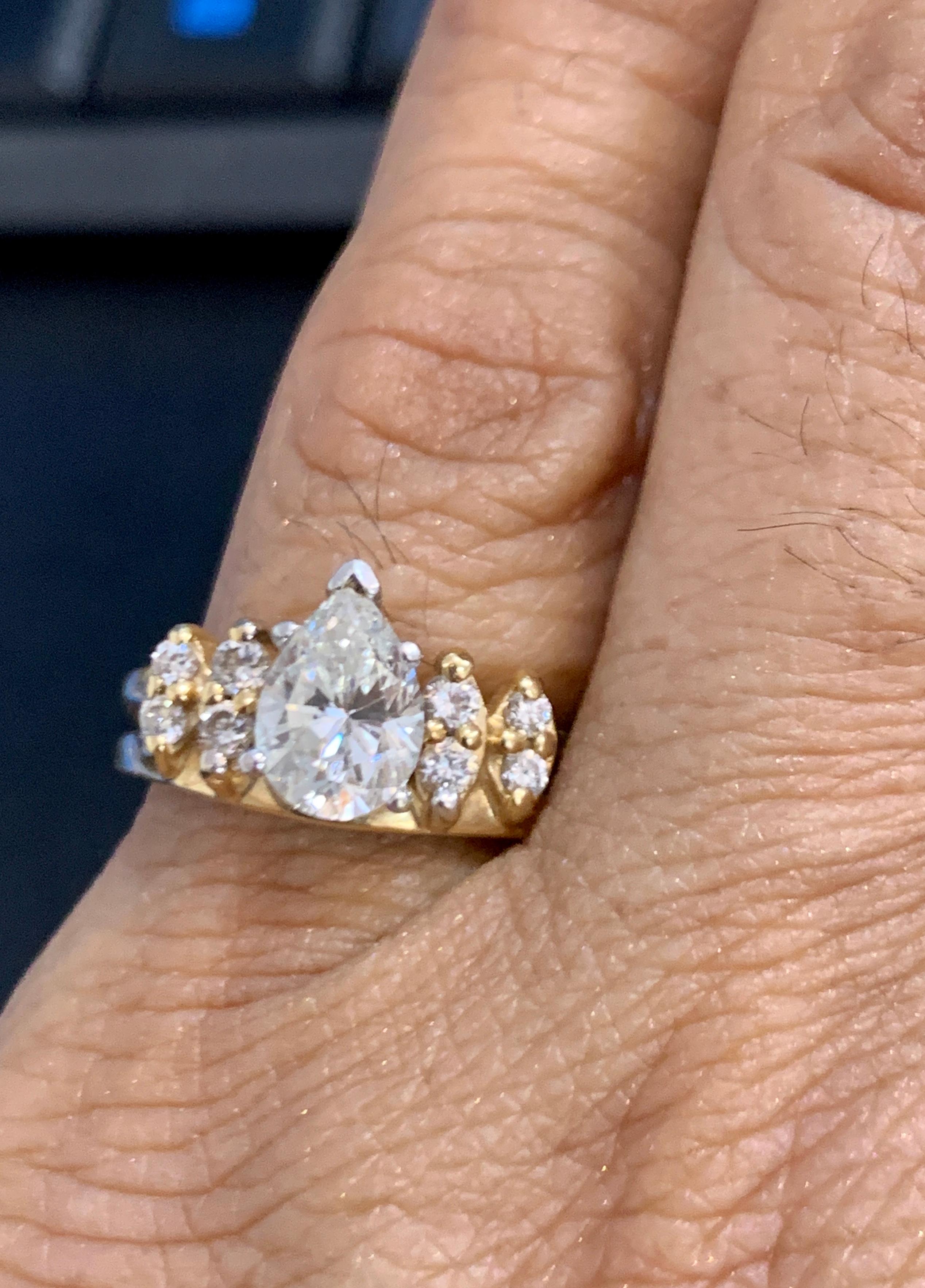 1.0 Carat Pear Shape Center Diamond Engagement 14 Karat Yellow Gold Ring For Sale 3