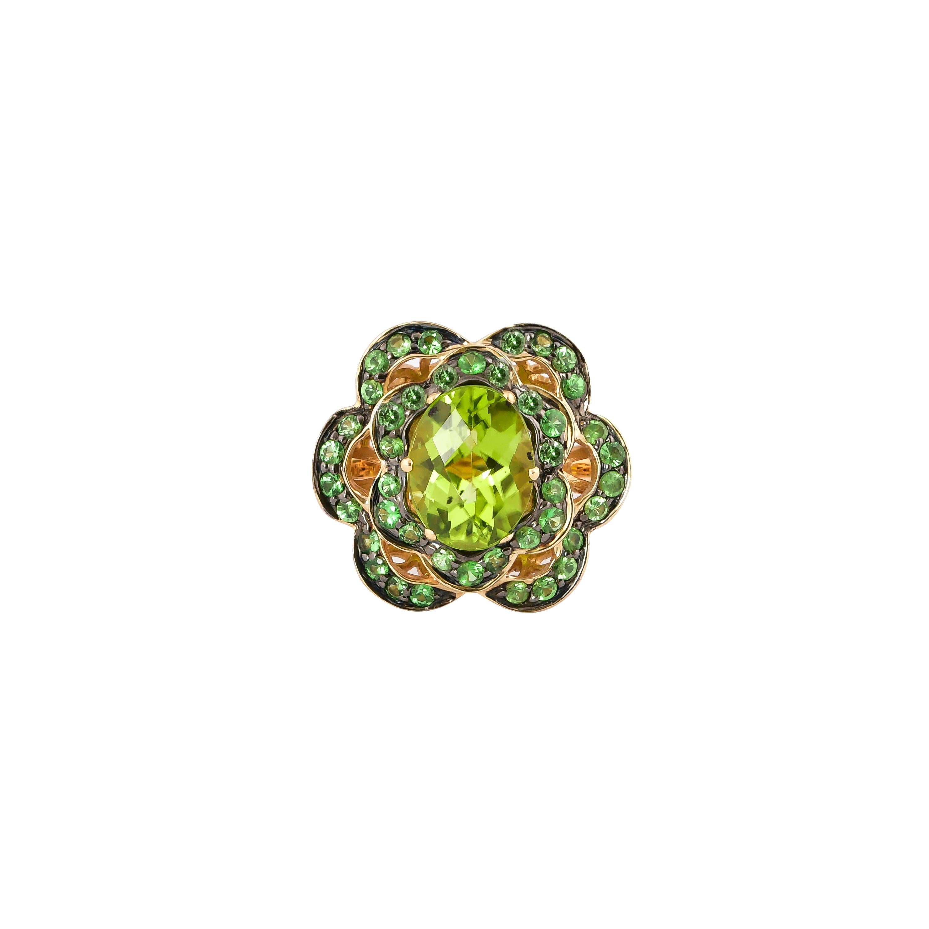 Oval Cut 1.2 Carat Peridot and Tsavorite Ring in 14 Karat Yellow Gold For Sale