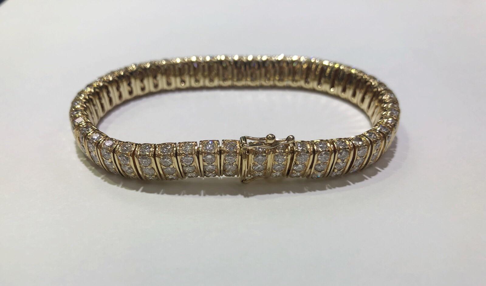 Taille ronde Bracelet en or 14 carats serti de diamants naturels taille ronde brillants de 12 carats en vente