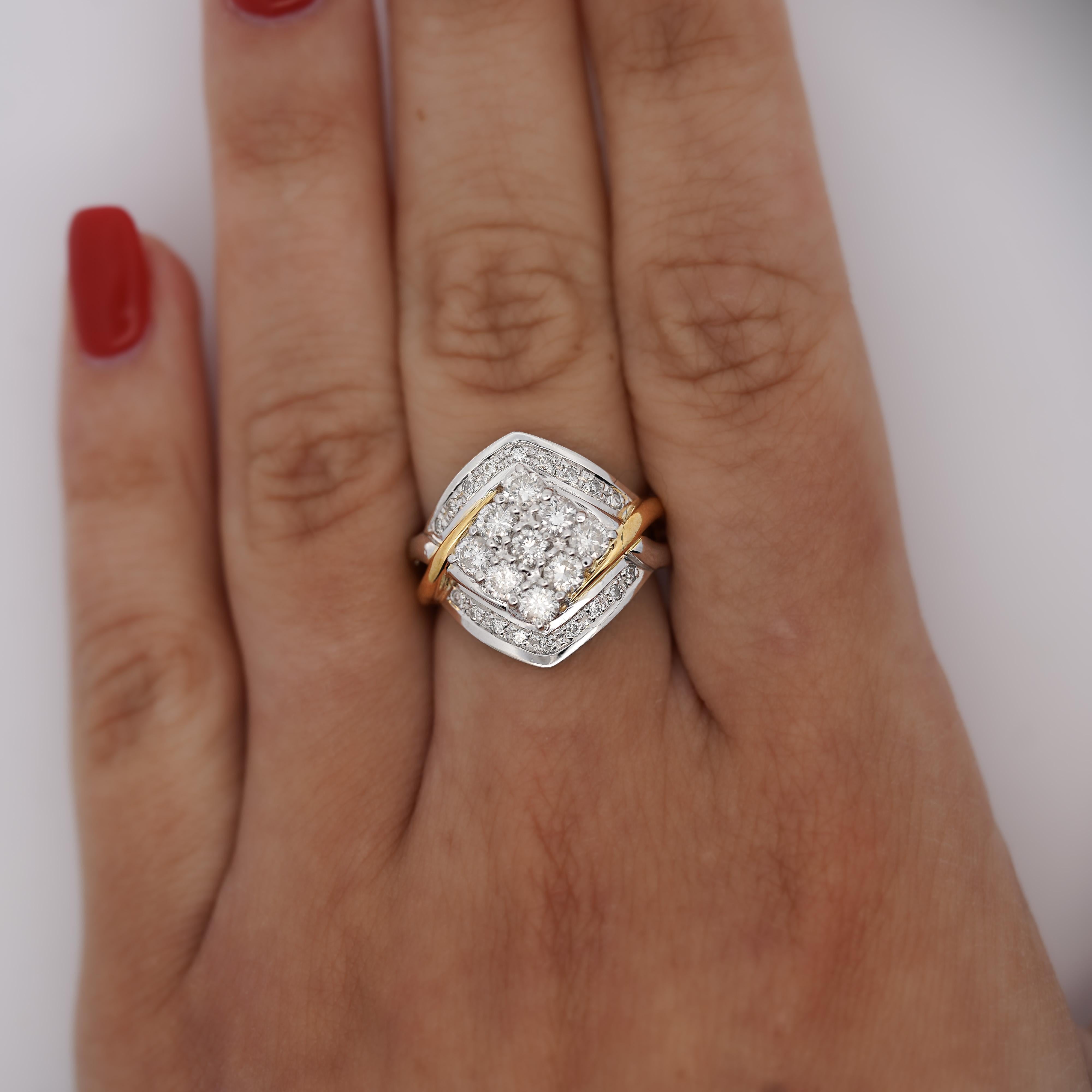 Anello con diamanti naturali taglio rotondo da 1,2 carati in platino e oro giallo 18 carati. 

Dettagli: 
Tipo di articolo: Anello a grappolo
Metallo: Oro giallo 18 carati, Platino
Taglia: US 6
Colore: 2 toni
Peso: 12,59 grammi
Larghezza della