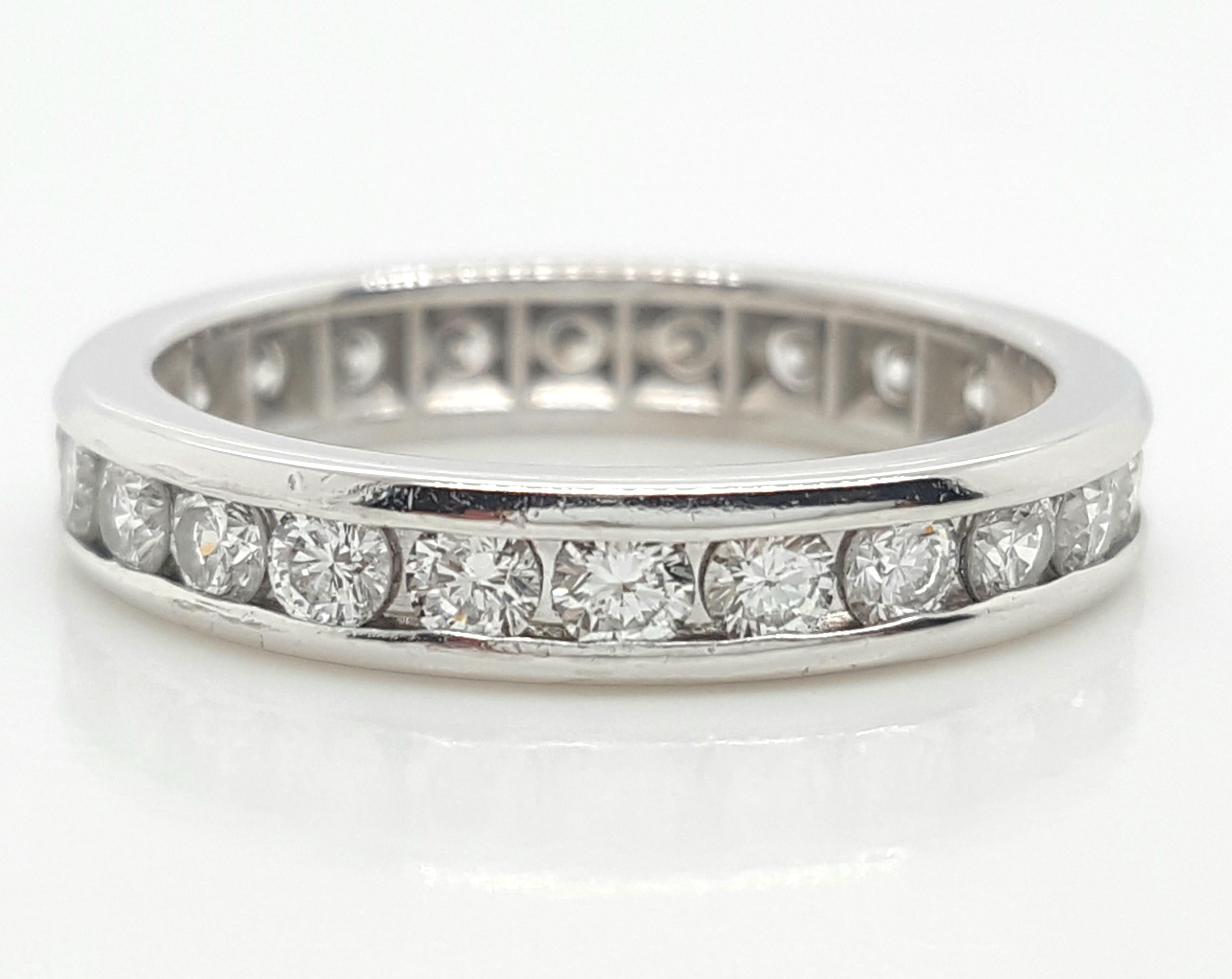 1.2 Carat Round Cut Diamond Vintage Platinum Eternity Band Ring, 1960s In Excellent Condition For Sale In Addison, TX