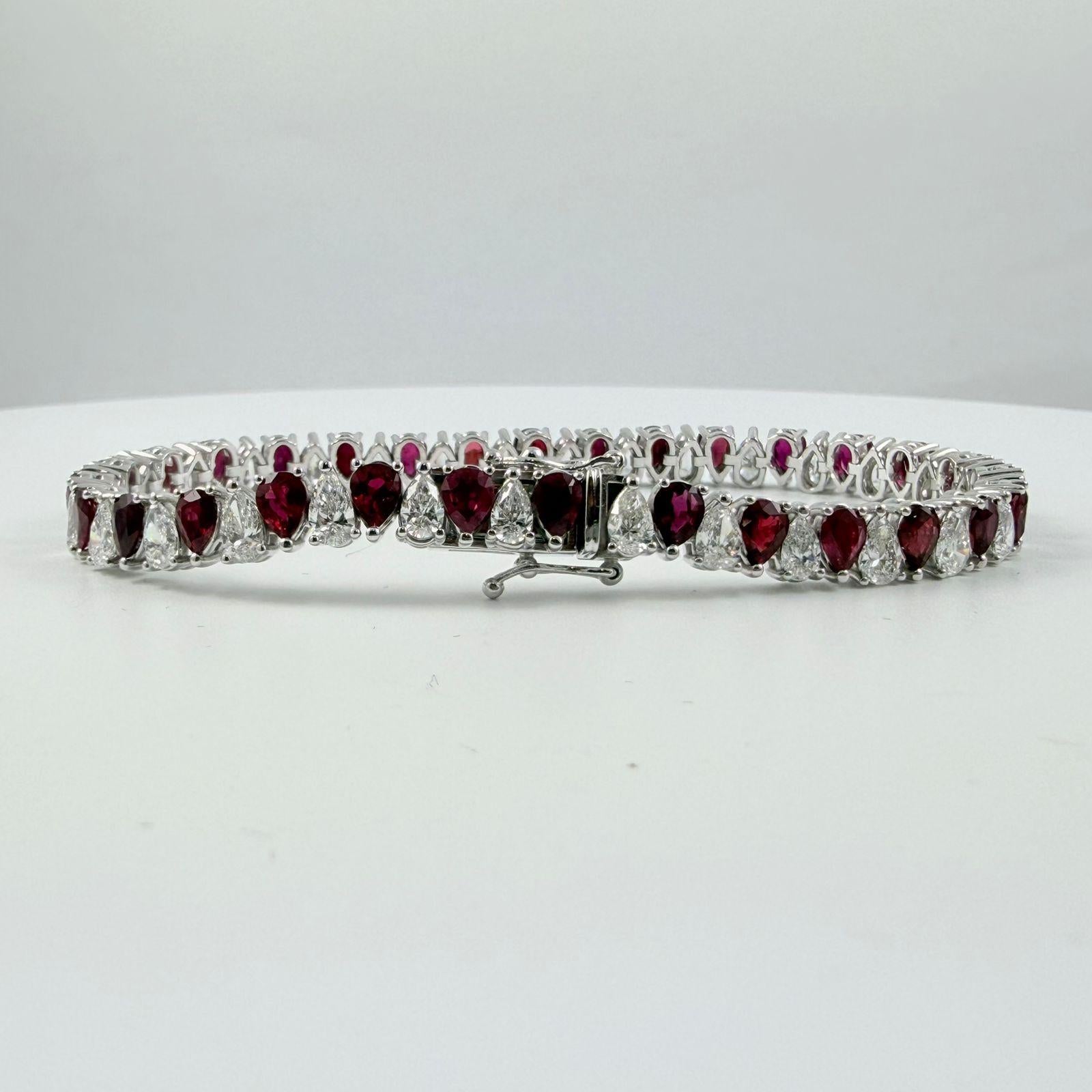 Pulsera de tenis en forma de pera con rubíes y diamantes de 12 quilates en oro blanco de 14 quilates en venta 4