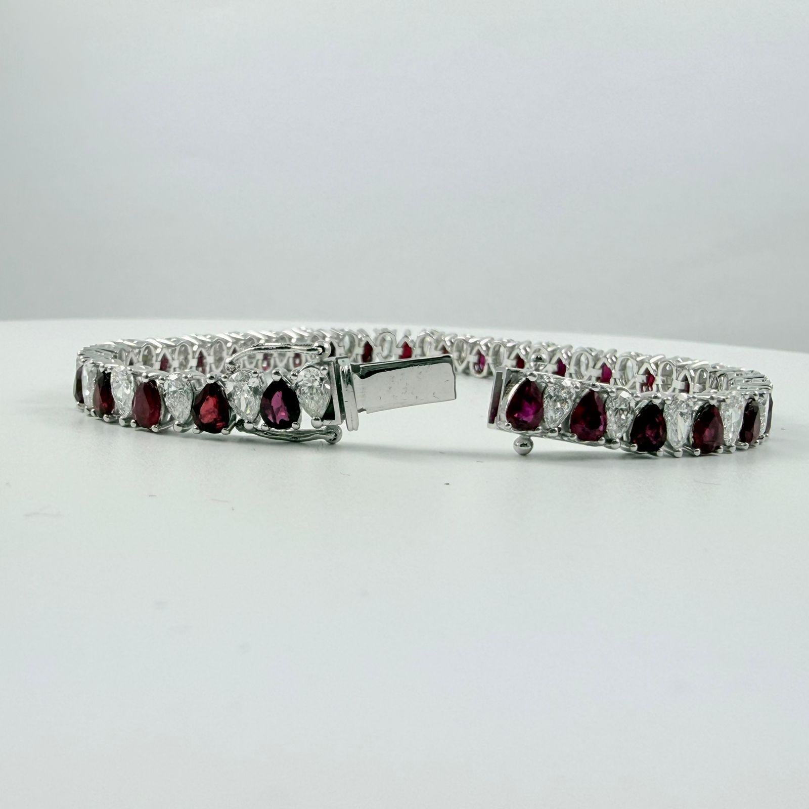 Pulsera de tenis en forma de pera con rubíes y diamantes de 12 quilates en oro blanco de 14 quilates en venta 5