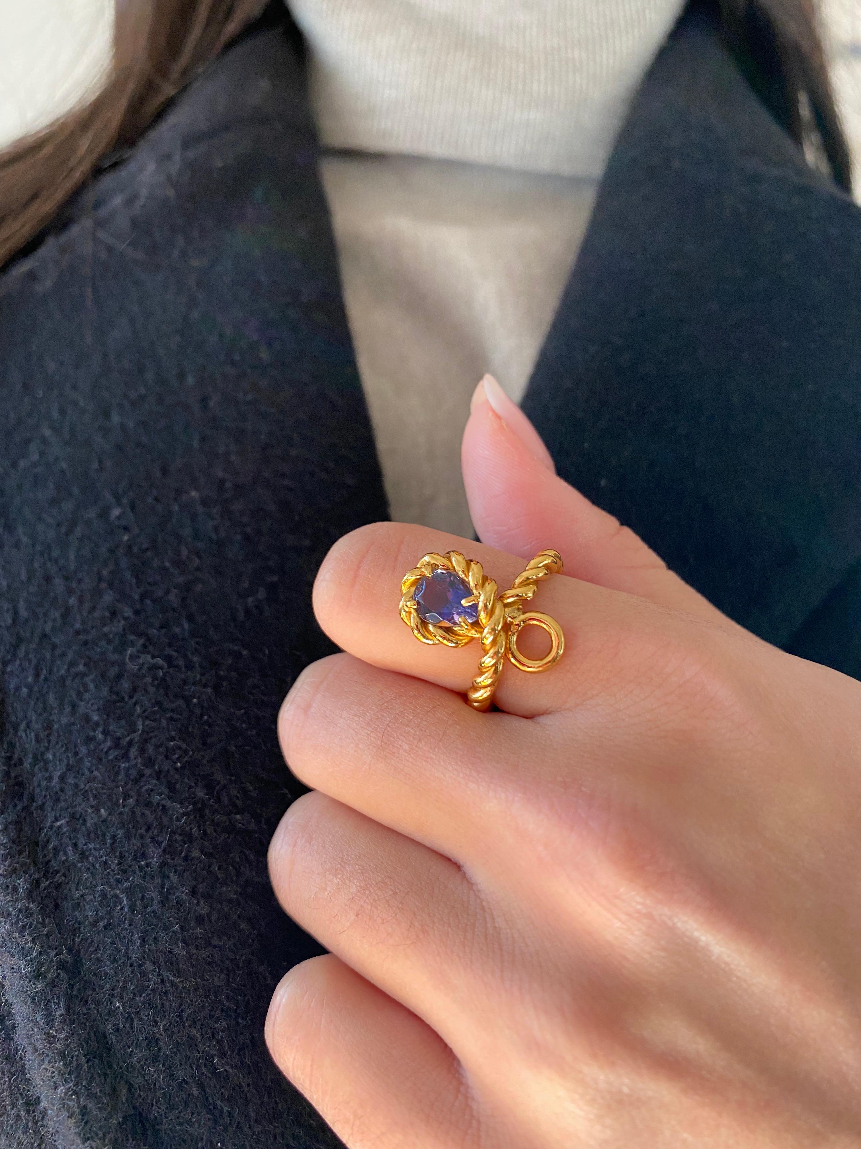 1.2 Carat Sapphire Twisted Rope 18 Karats Yellow Gold Design Modern Ring.
Rossella Ugolini Design Collection a beautiful pear cut Sapphire Design Ring handcrafted in a 18 Karats Yellow Gold twisted rope that makes a single line around the finger and