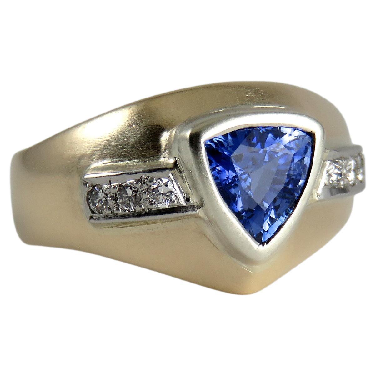1.2 Carat Trillion Cut Blue Sapphire and Diamond 9k Yellow Gold Ring For Sale