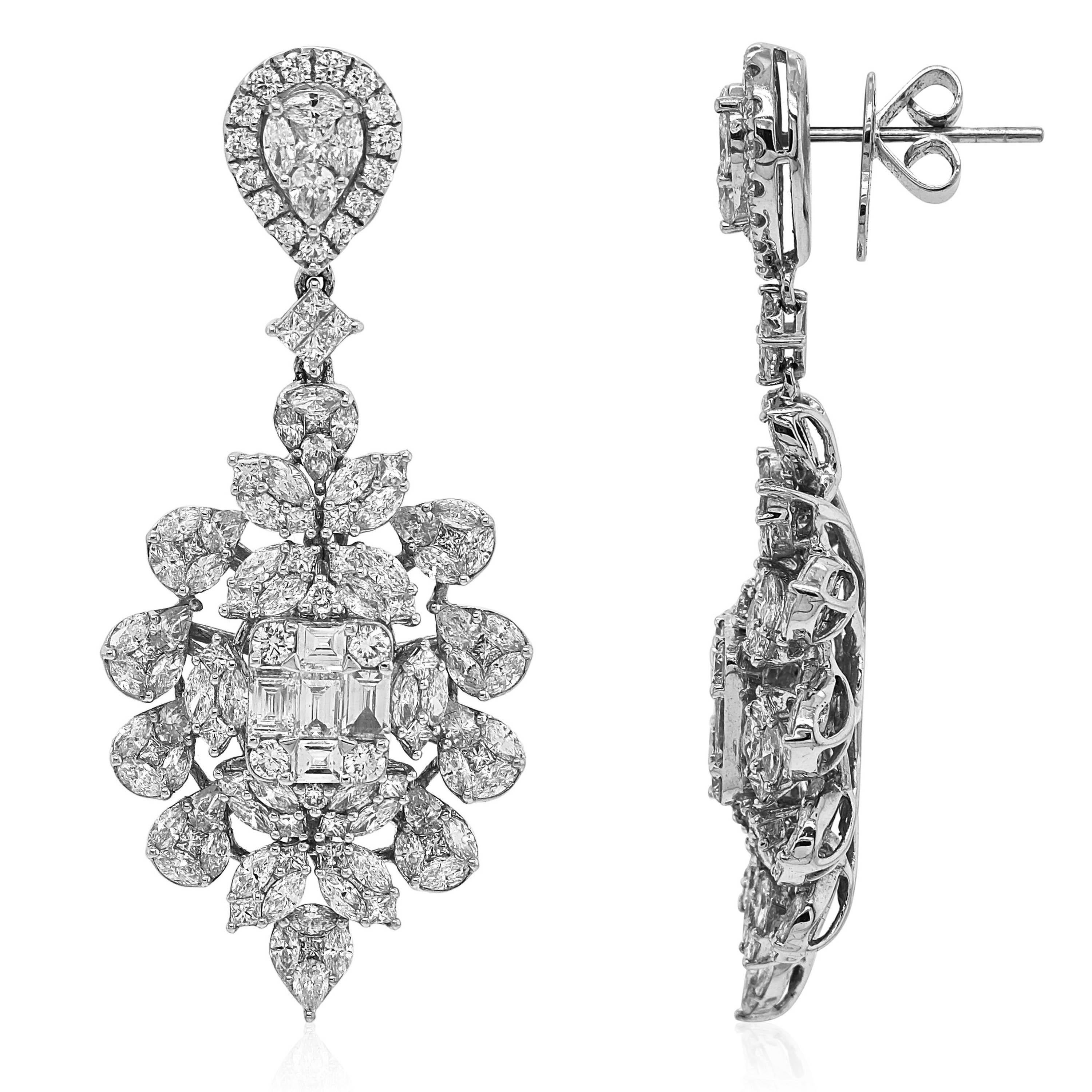 154 diamanti bianchi: 12 Carati
Metallo: Oro bianco 18 carati, 25,21 grammi
