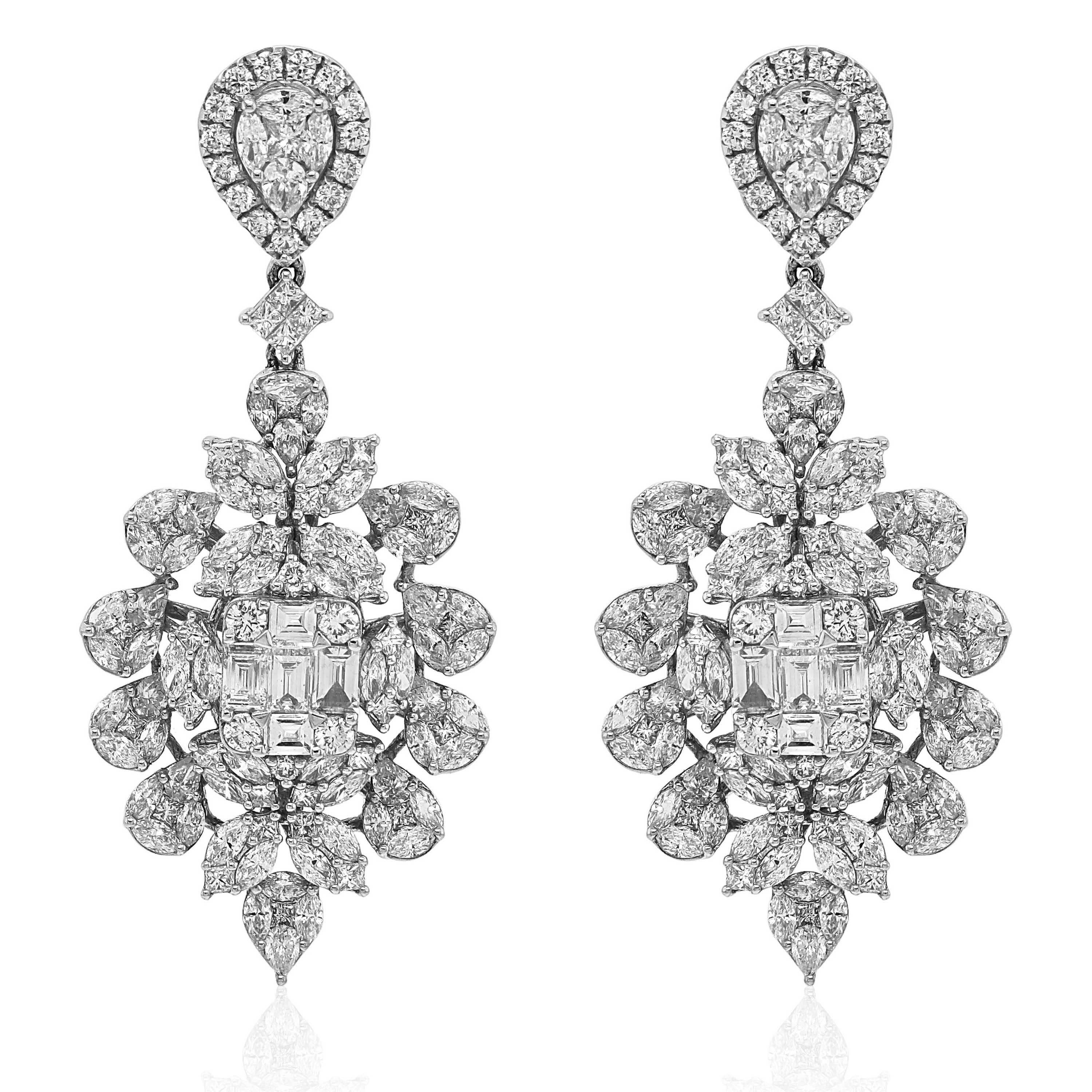 Taglio misto Orecchini in oro bianco con diamante bianco da 12 carati in vendita