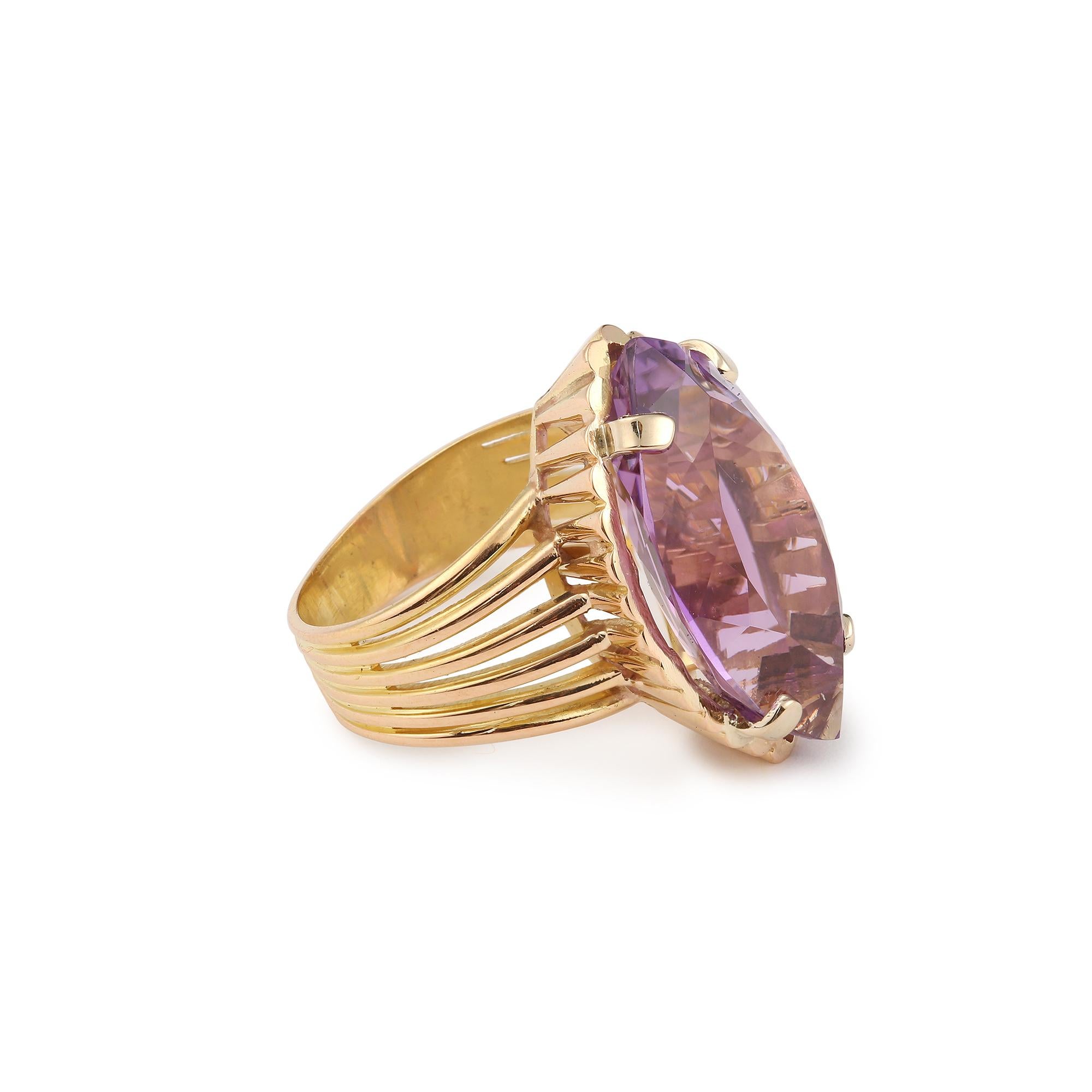 Important yellow gold cocktail ring set with a beautiful marquise-shaped amethyst.

Estimated weight of the gem : 12 carats

Dimensions: 24.40 x 15.35 x 9.91 mm (0.960 x 0.605 x 0.390 inch)

Finger size: 52 (US size: 6)

18K yellow gold, 750/1000th
