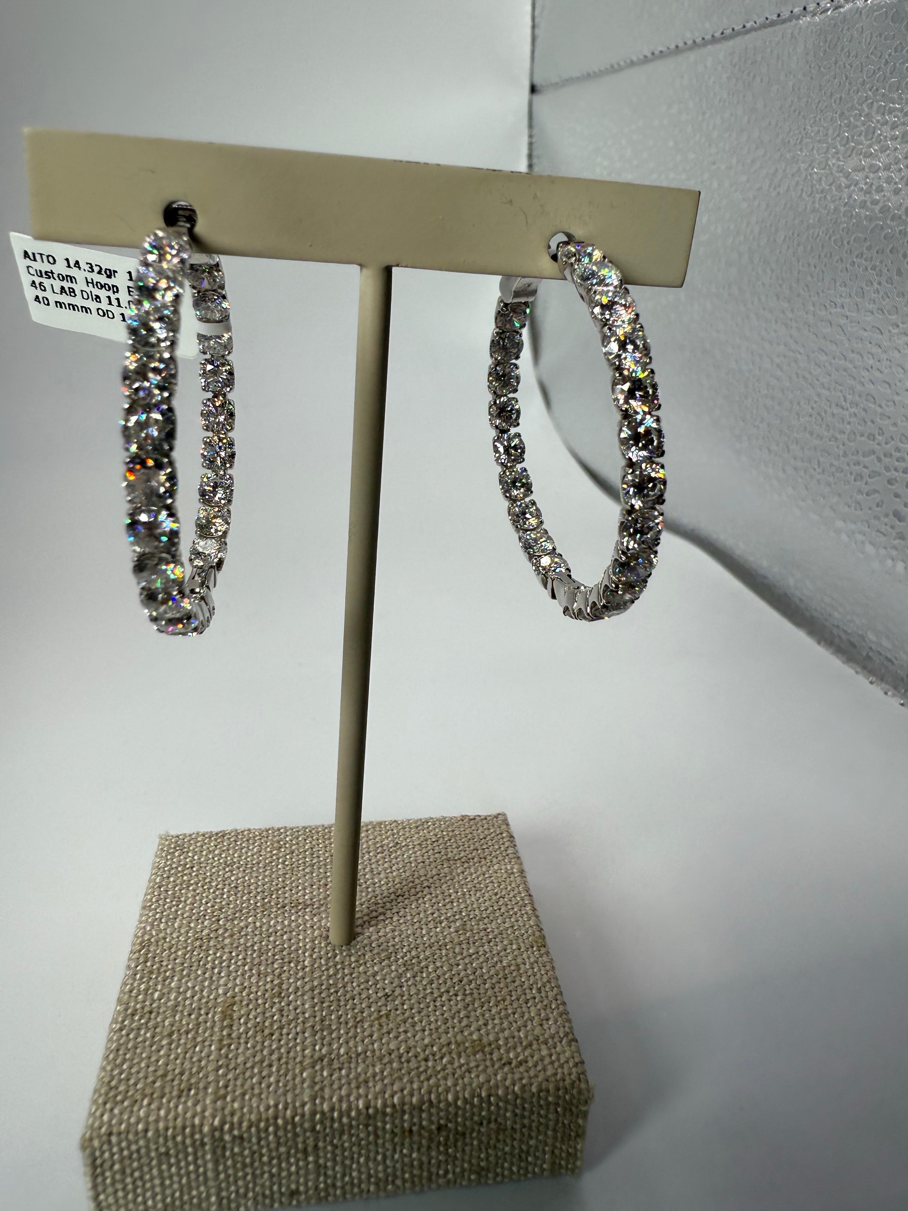 Orecchini a cerchio con diamanti da 12 carati in oro 14KT In condizioni Nuovo in vendita a Jupiter, FL