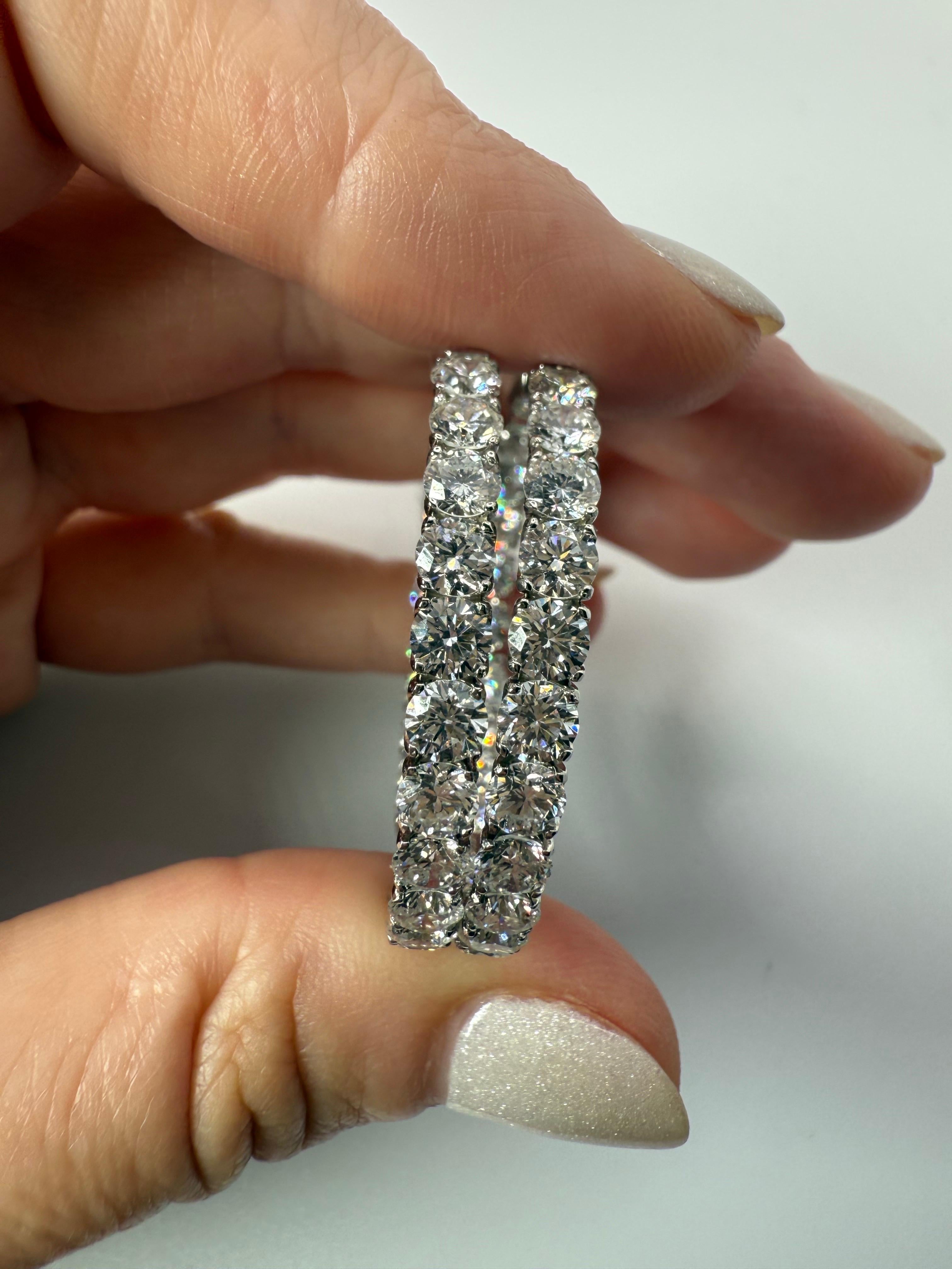 Orecchini a cerchio con diamanti da 12 carati in oro 14KT in vendita 1