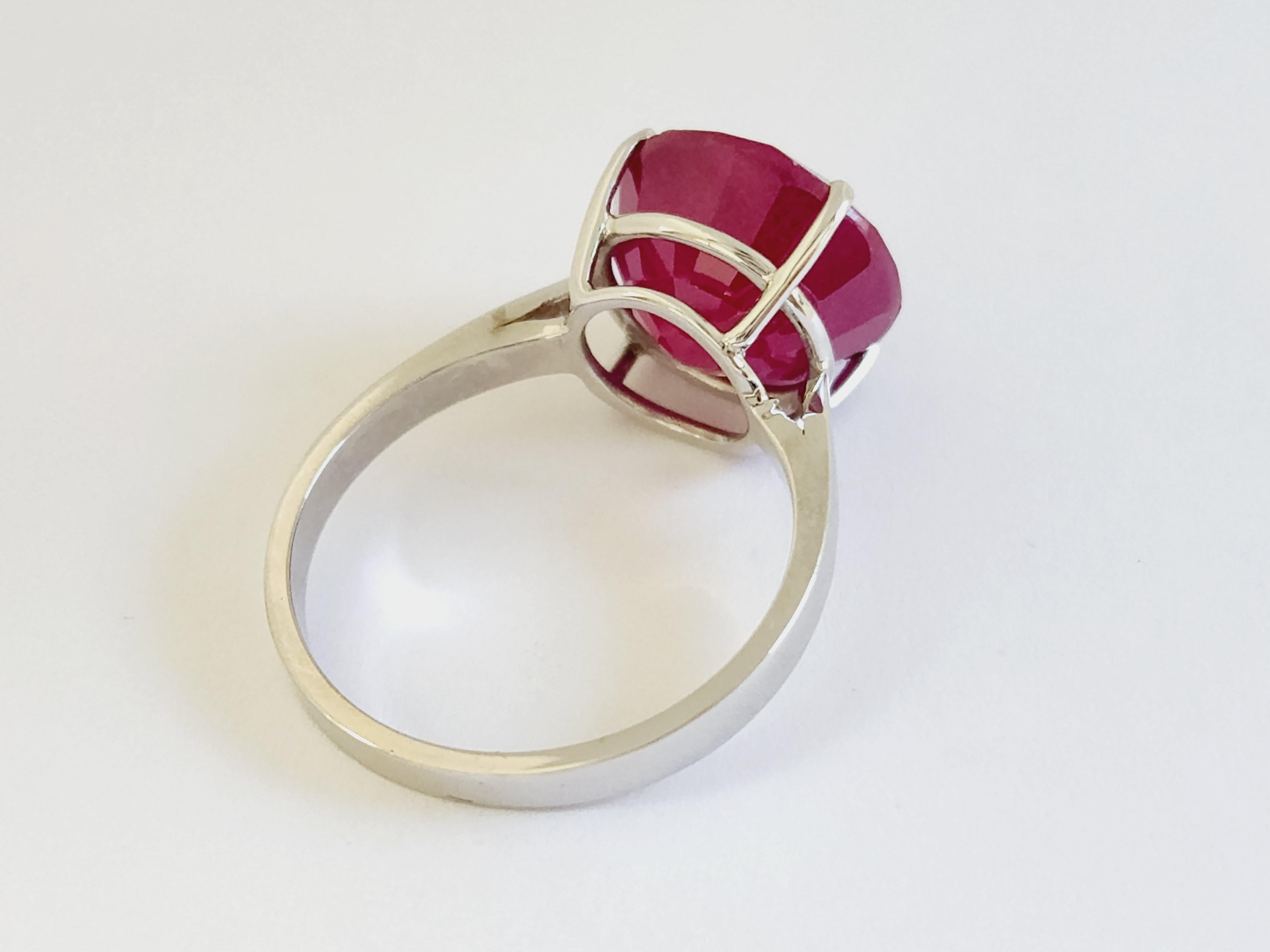 Round Cut 12.02 Carats Ruby Round Classic White Gold Ring 14 Karat For Sale