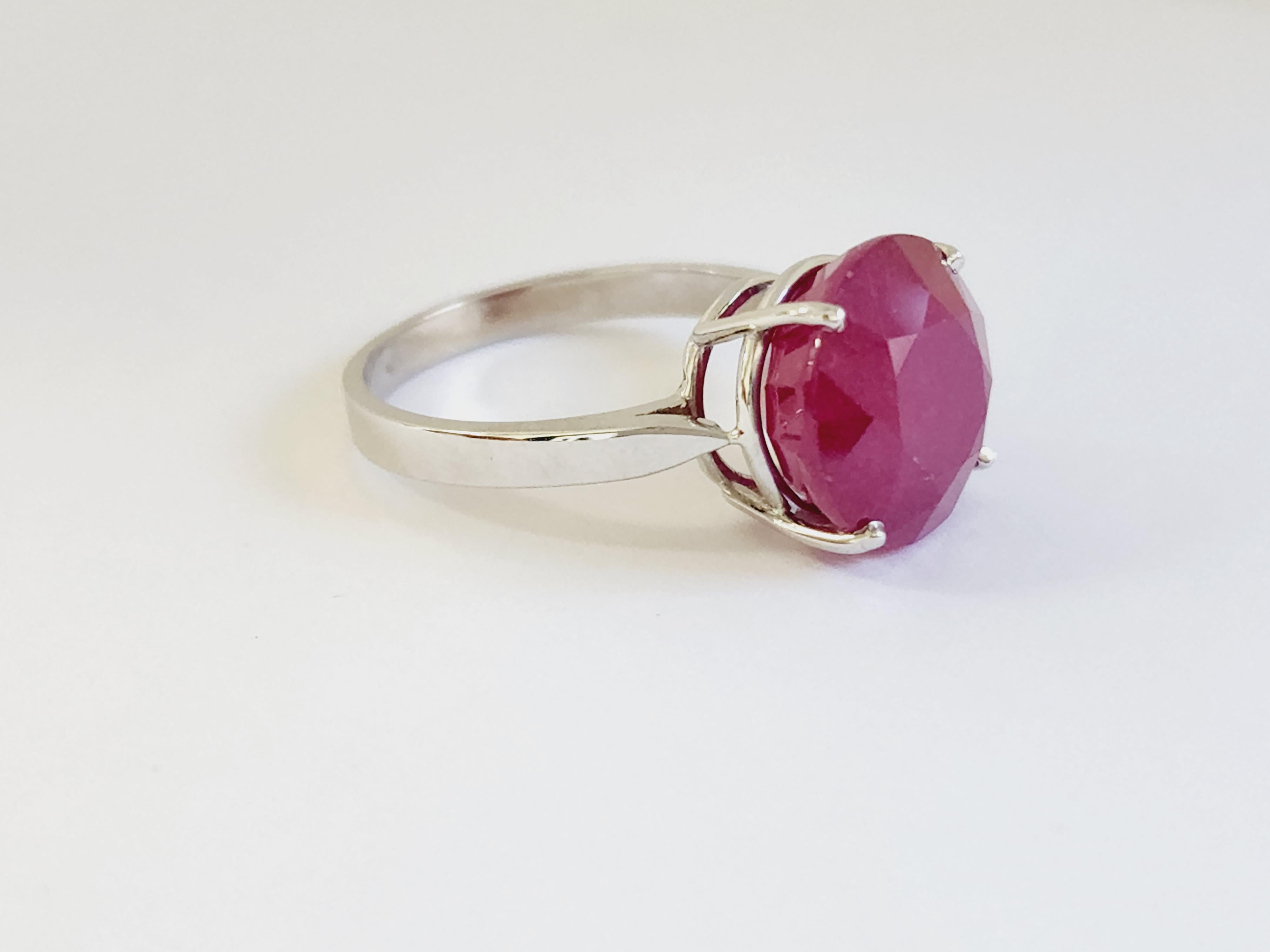 Women's 12.02 Carats Ruby Round Classic White Gold Ring 14 Karat For Sale