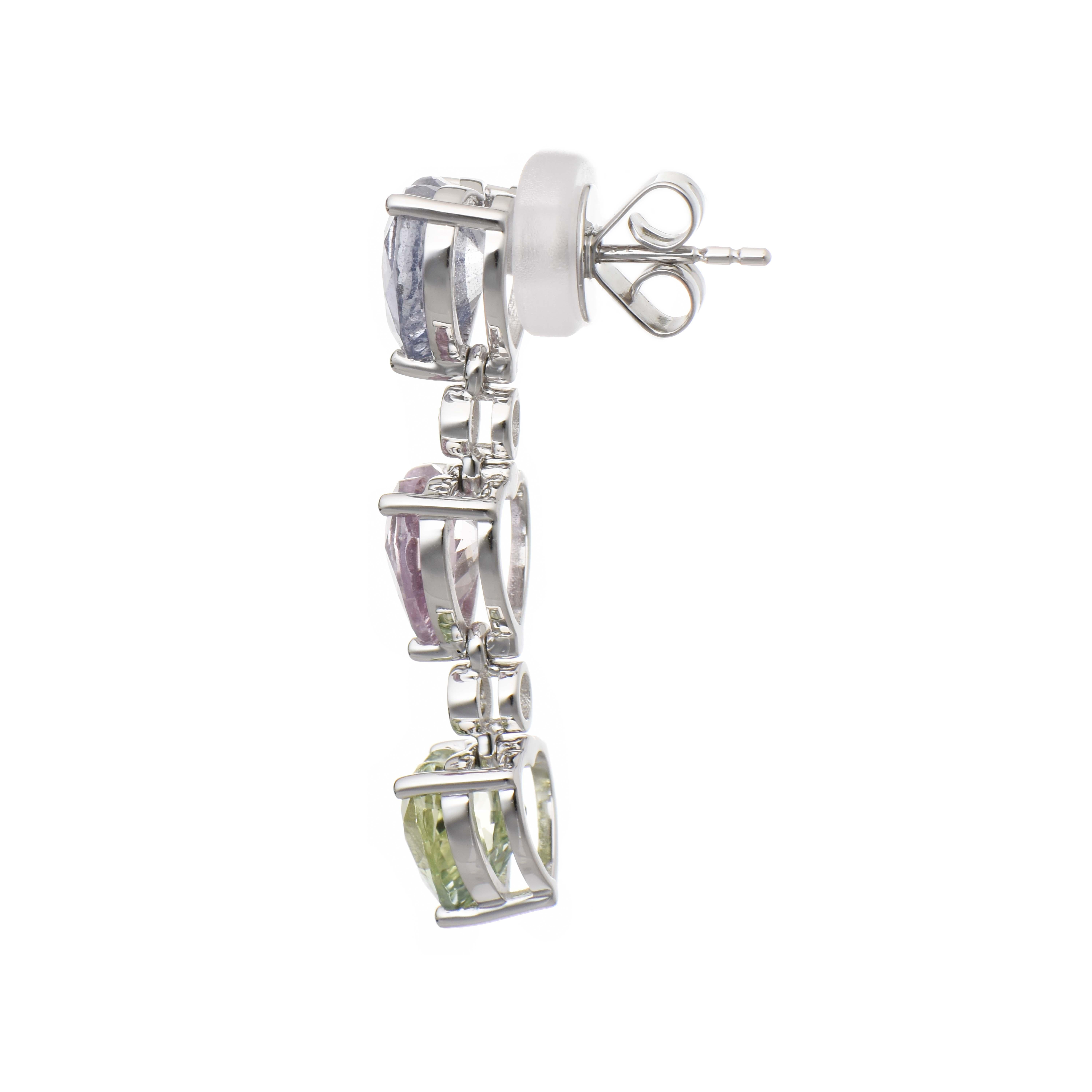 6 Sapphire Gemstones: 11.82 Carats
4 White Diamonds: 0.18 Carat
Metal: 18K White Gold, 6.60 Grams