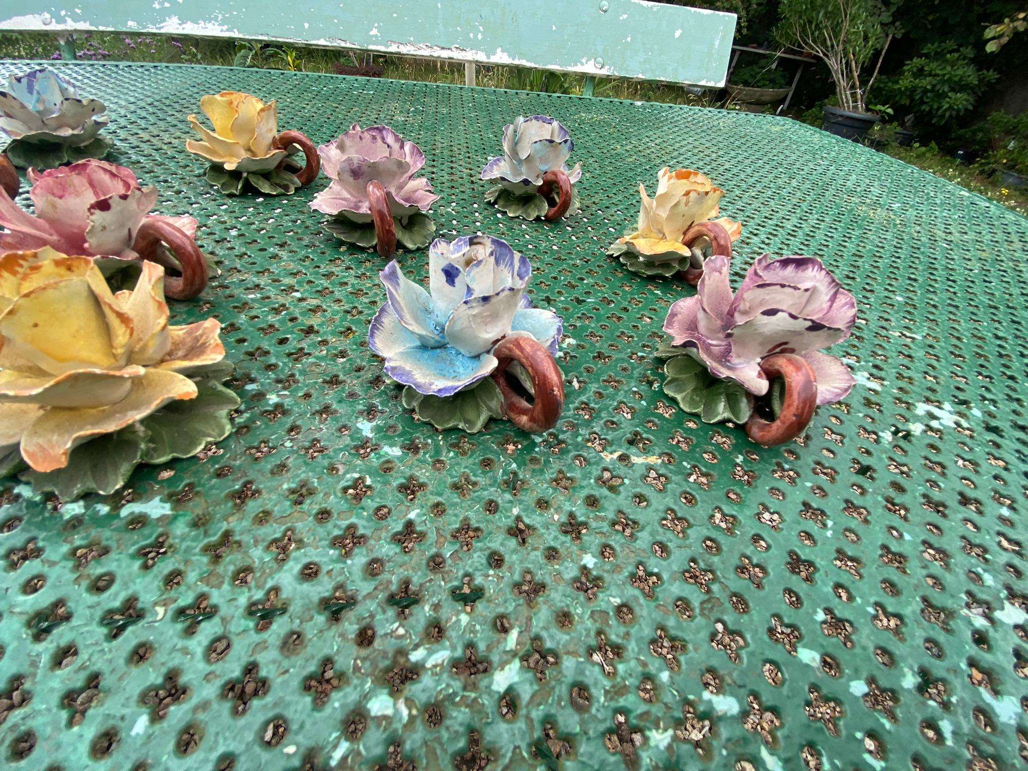 12 charmante kleine Keramik-Kerzenhalter um 1950 im Vallauris-Stil  im Zustand „Gut“ im Angebot in Saint-Ouen, FR