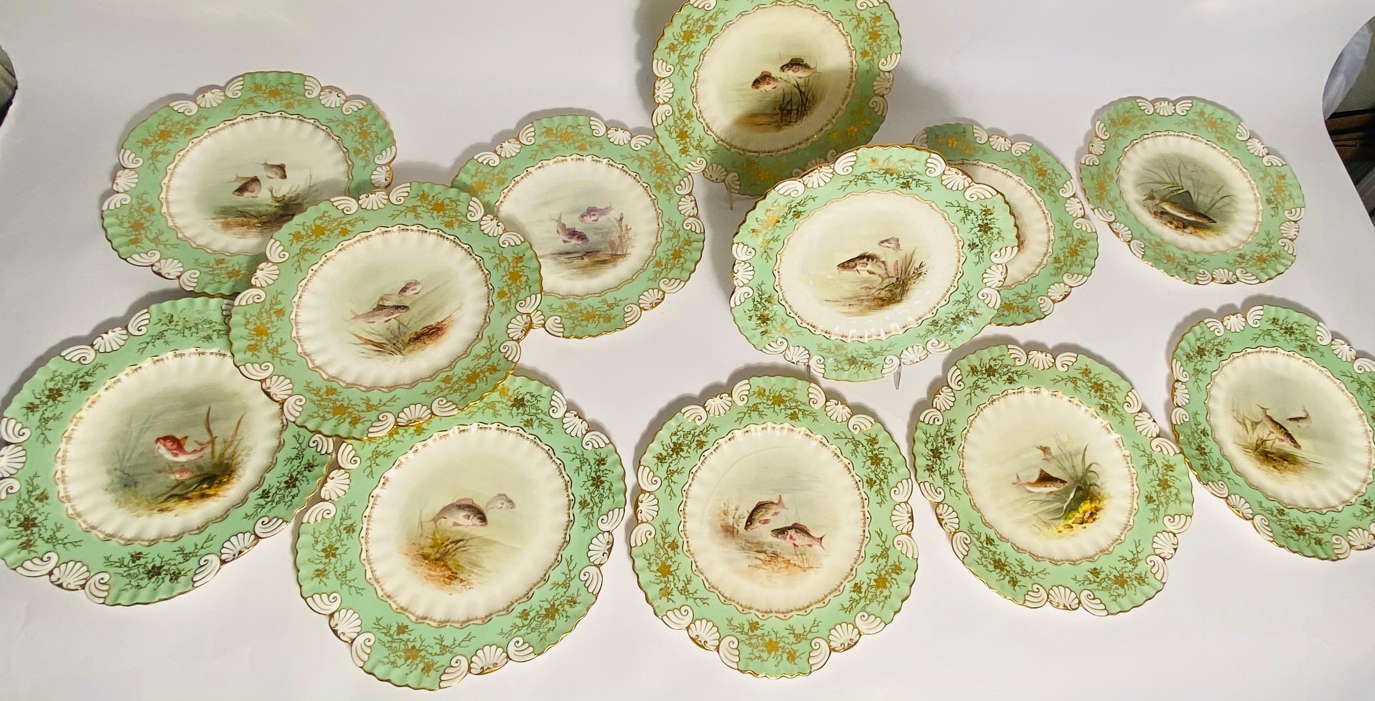 Oro 12 Piatti da pesce antichi di Coalport England, collari verdi dipinti a mano dall'artista in vendita