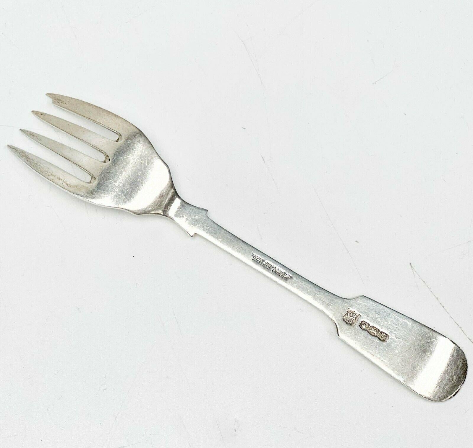 12 Cooper & Sons Ltd English Sterling Silver Fish Forks Fiddle Pattern, 1947 In Fair Condition In Gardena, CA