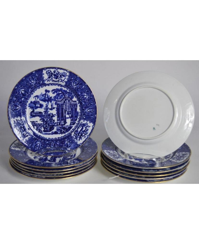 Chinoiserie 12 Copeland Spode England Blue Willow Plates, Gilt Trimmed Circa 1880 For Sale