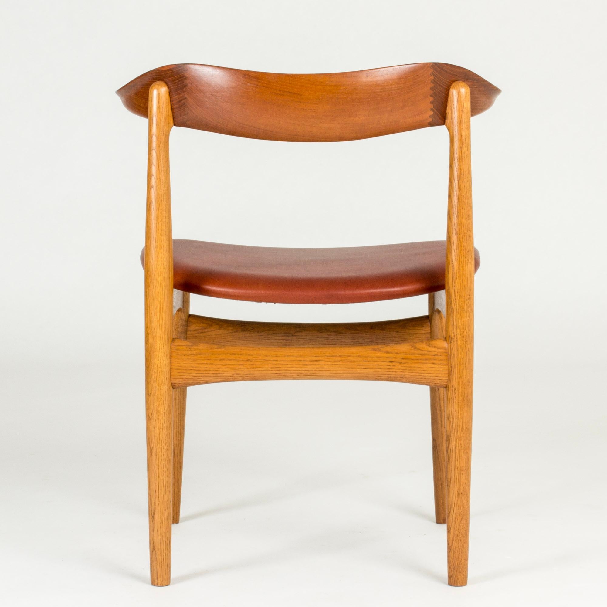 12 chaises de salle à manger 
