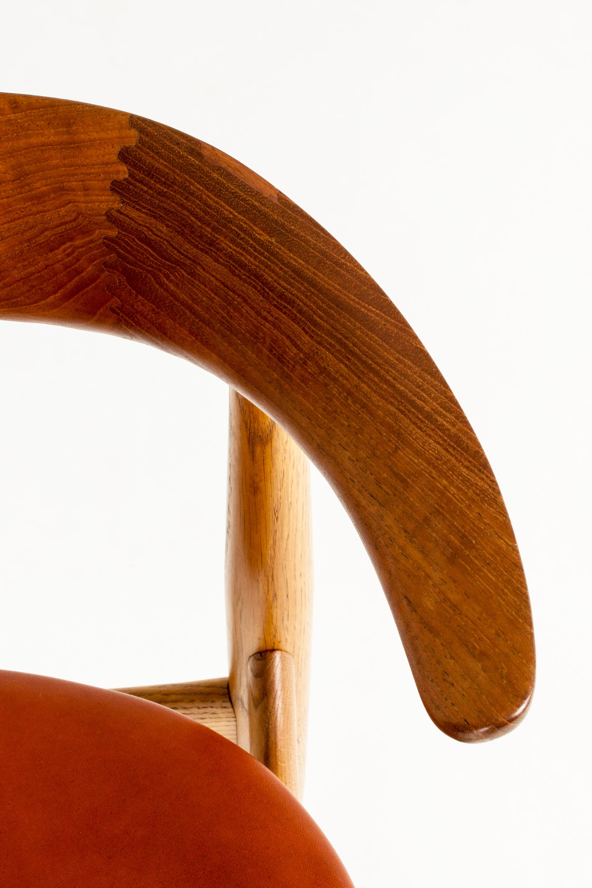 12 chaises de salle à manger 