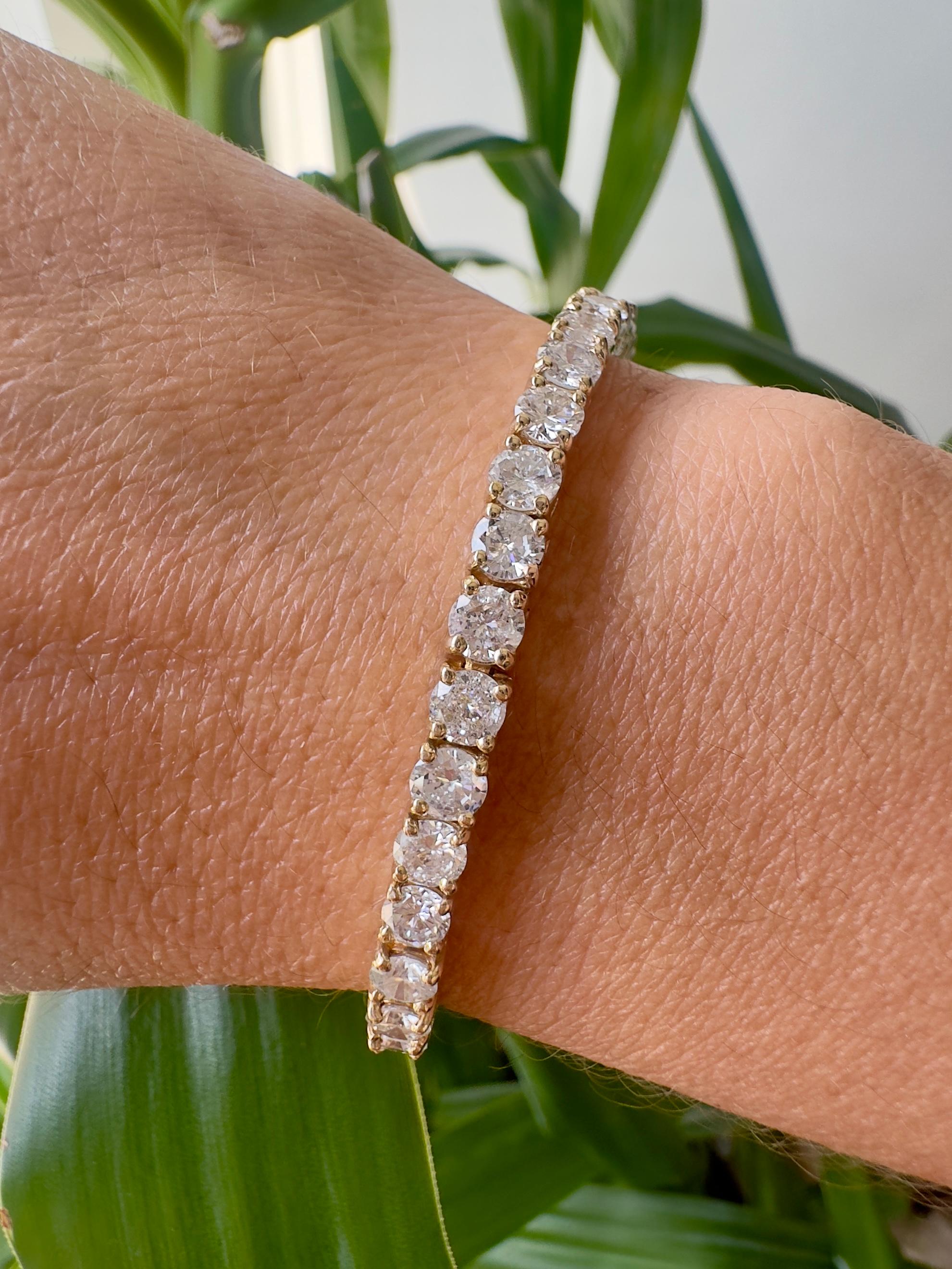 12 CT Diamond Tennis Bracelet in 14K Yellow Gold In Good Condition For Sale In Houston, TX